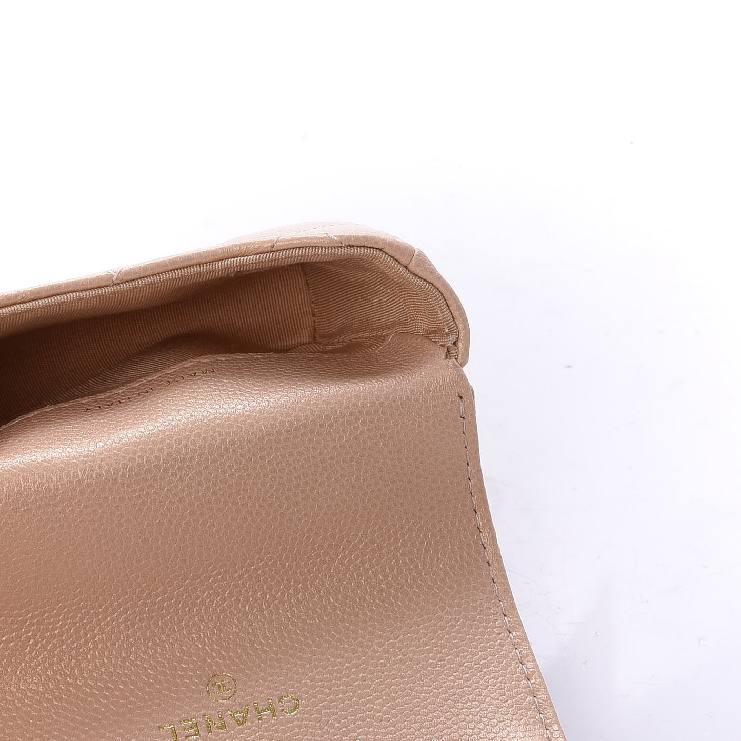 Iridescent Caviar Quilted Coin Purse With Chain Beige