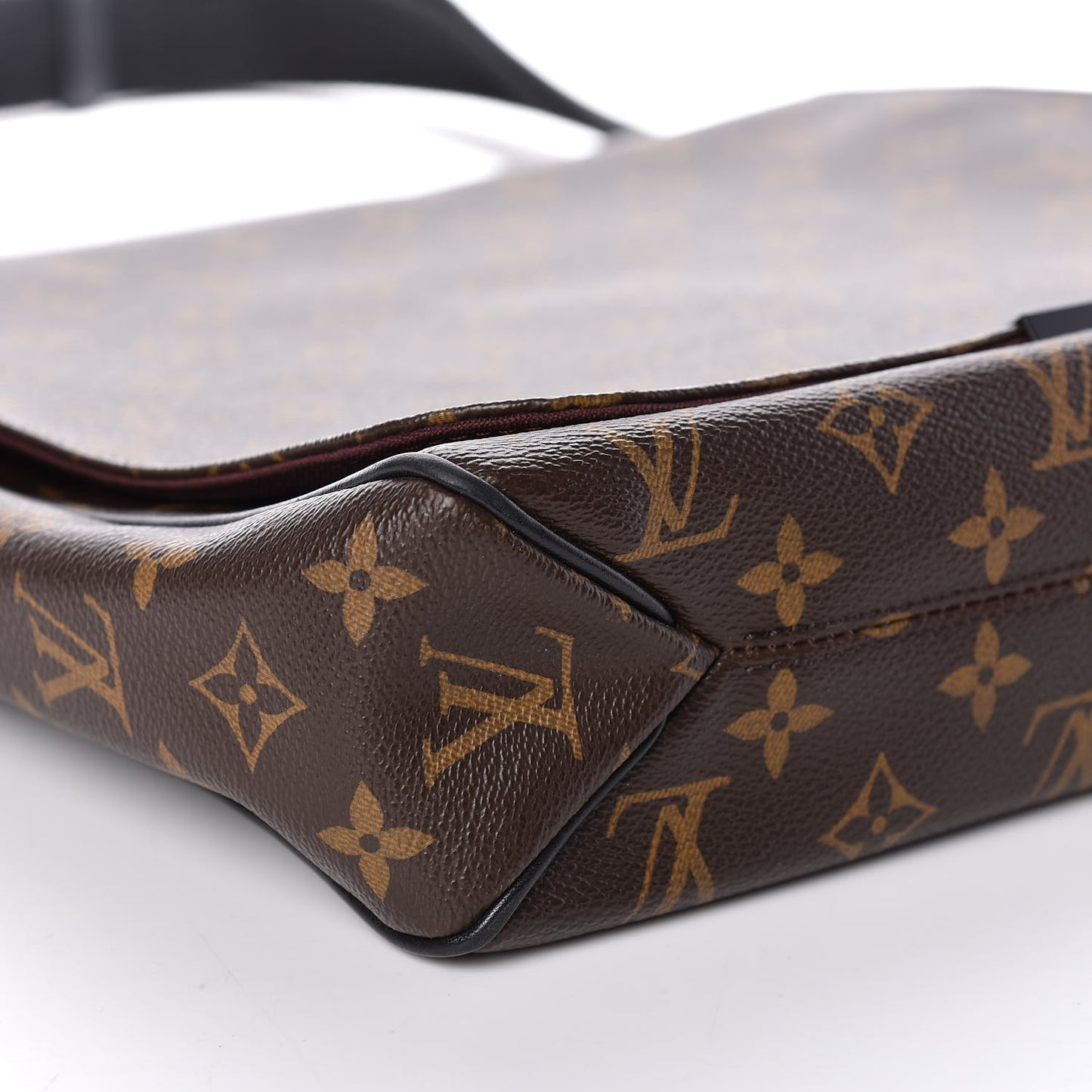 Monogram Macassar District MM