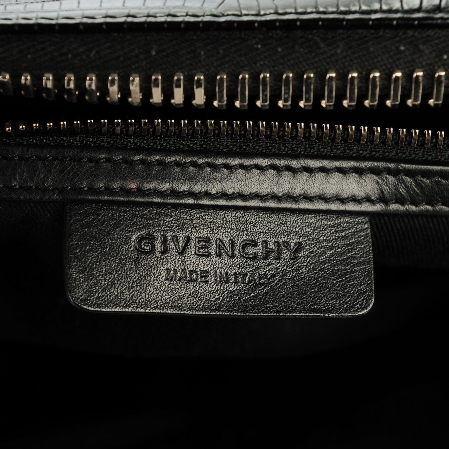 Calfskin Lizard Embossed Medium Antigona Black