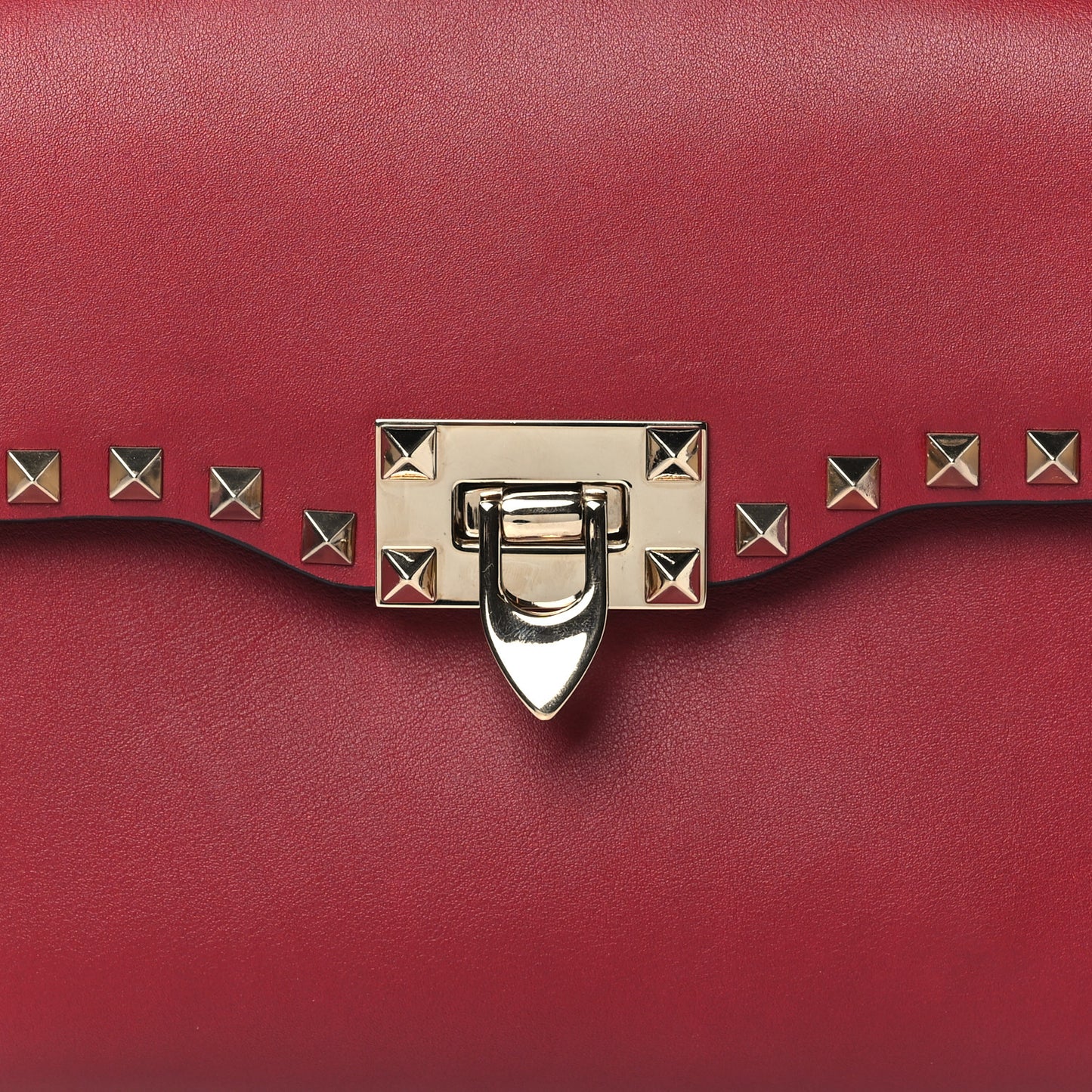 Vitello Medium Rockstud Flap Saddle Bag Scarlet