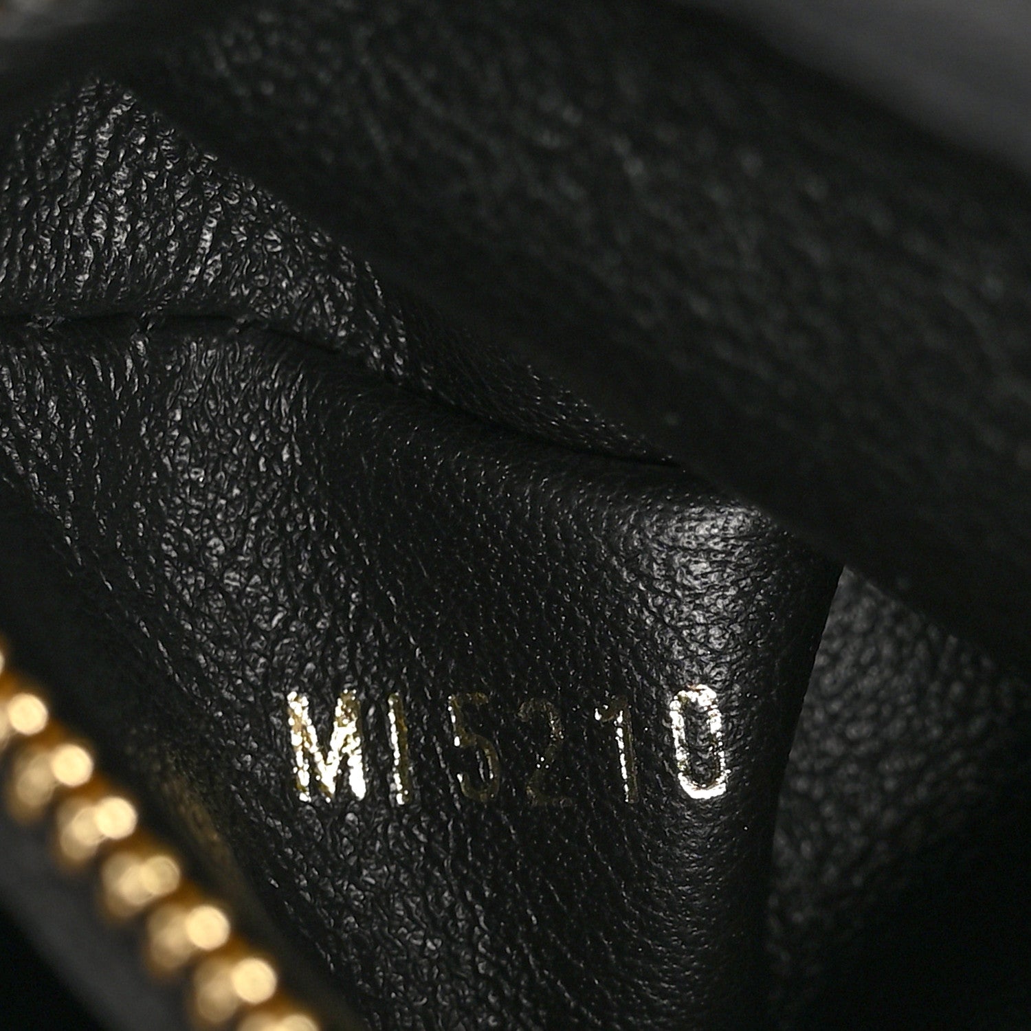 Louis Vuitton Raffia Calfskin Capucines MM Black Ecru 7 of 11