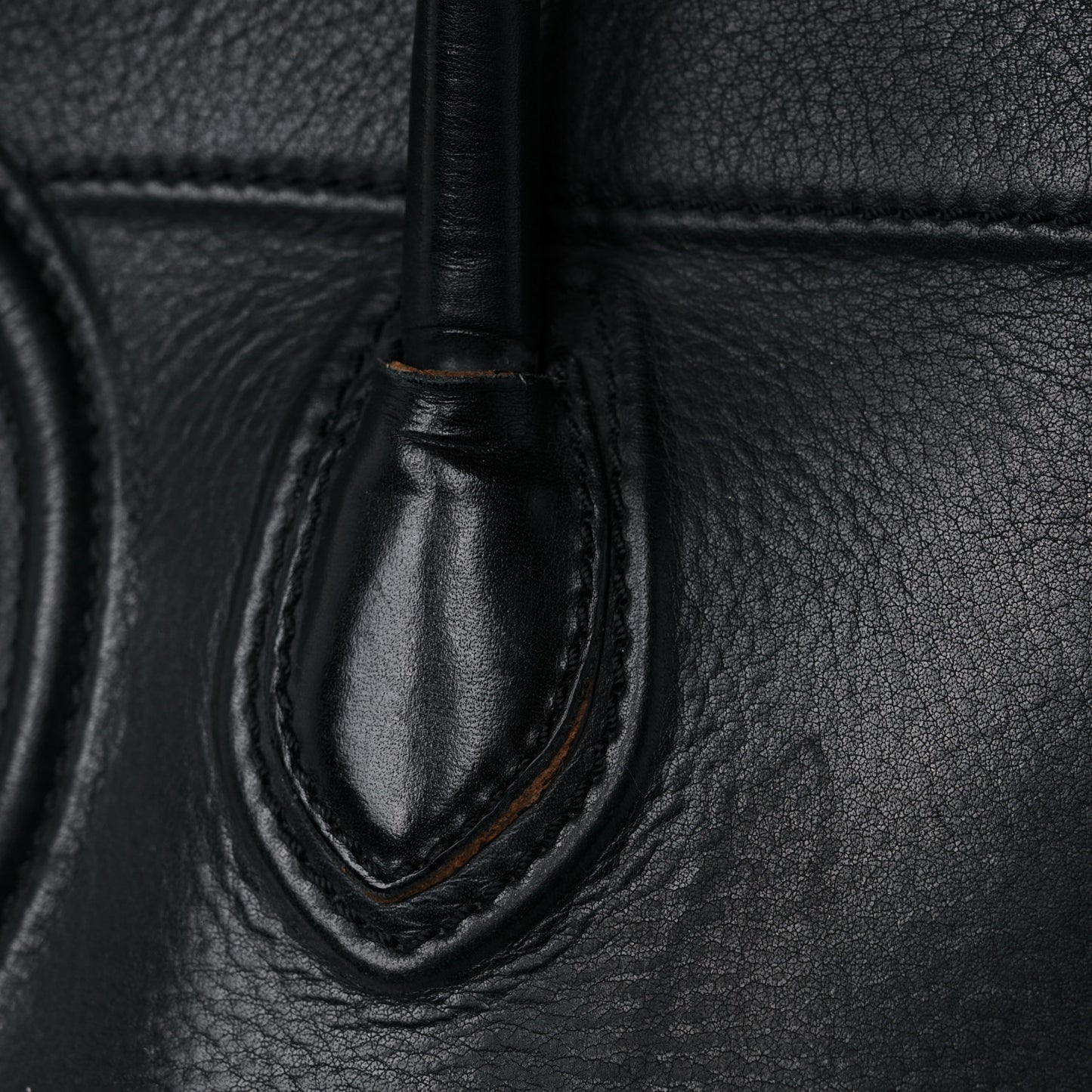 Supple Calfskin Medium Phantom Luggage Black