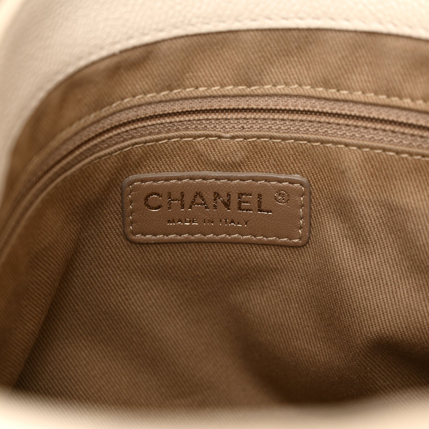 Crumpled Grained Calfskin Medium Coco Pleats Messenger Flap Dark White
