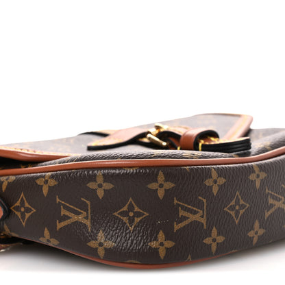 Louis Vuitton Monogram Solo 8 of 10