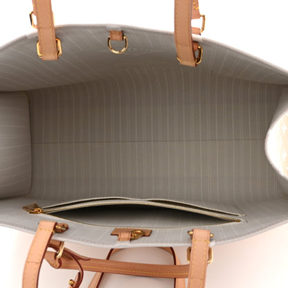 Louis Vuitton Monogram Giant By The Pool Onthego GM Brume 5 of 10