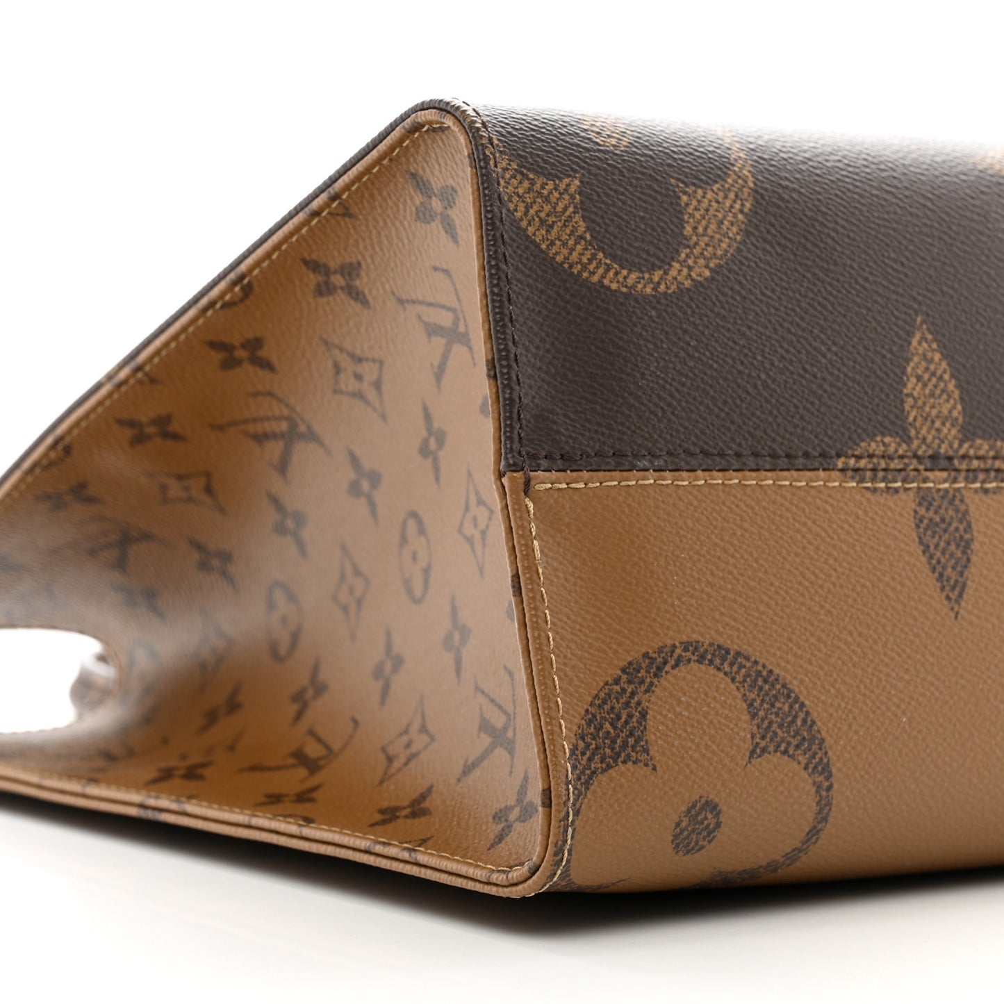 Reverse Monogram Giant Onthego MM
