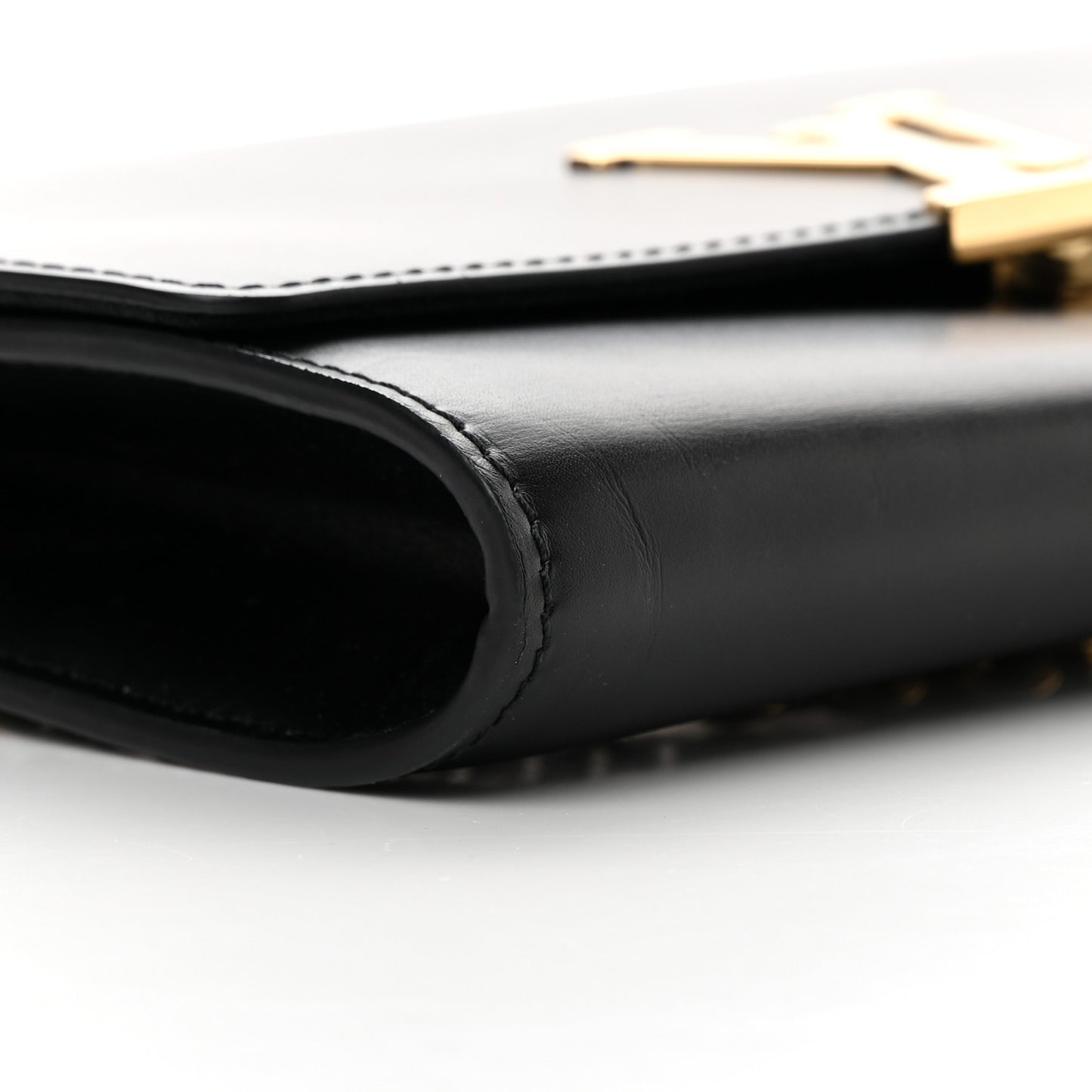 Calfskin Chain Louise GM NM Black