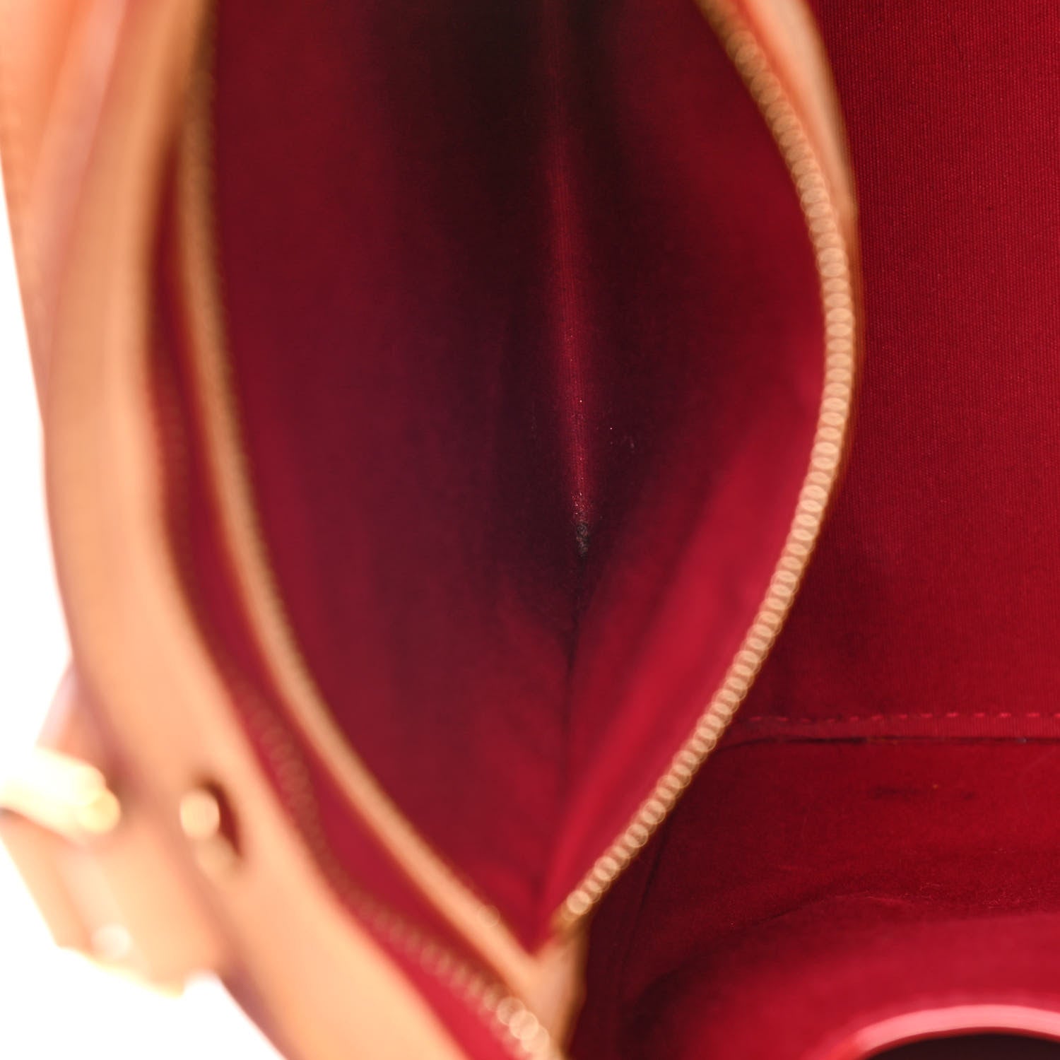 Louis Vuitton Vernis Brea GM Pomme D'Amour 8 of 23