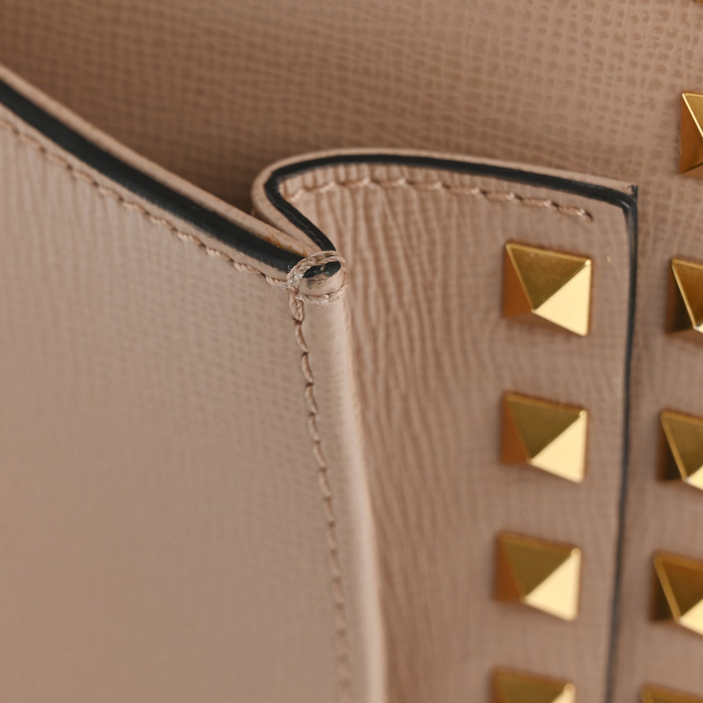 Vitello Small Rockstud Alcove Top-Handle Bag Rose Cannelle