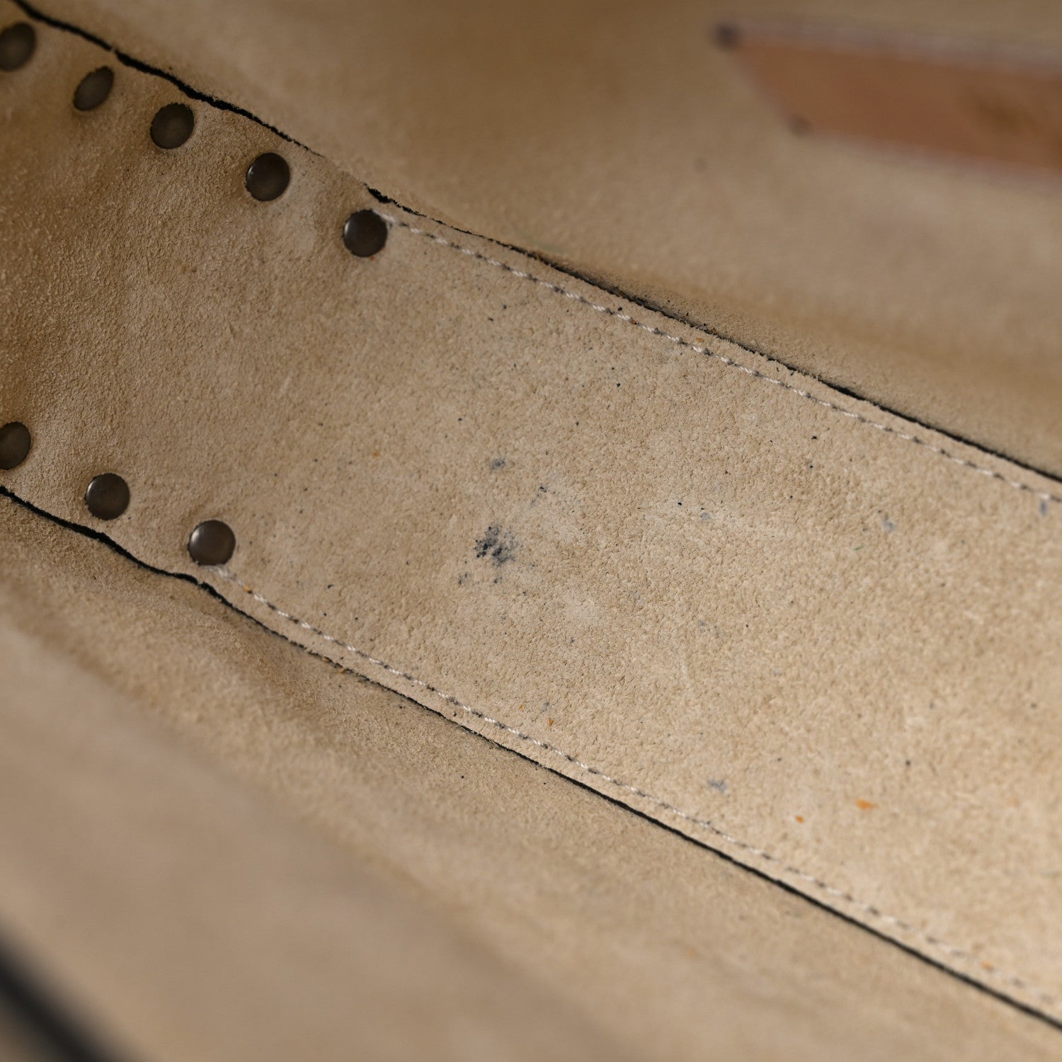 Valentino Garavani Pebbled Calfskin Onyx Medium Guitar Strap Rockstud Rolling Flap Saddle Bag Ivory 11 of 13