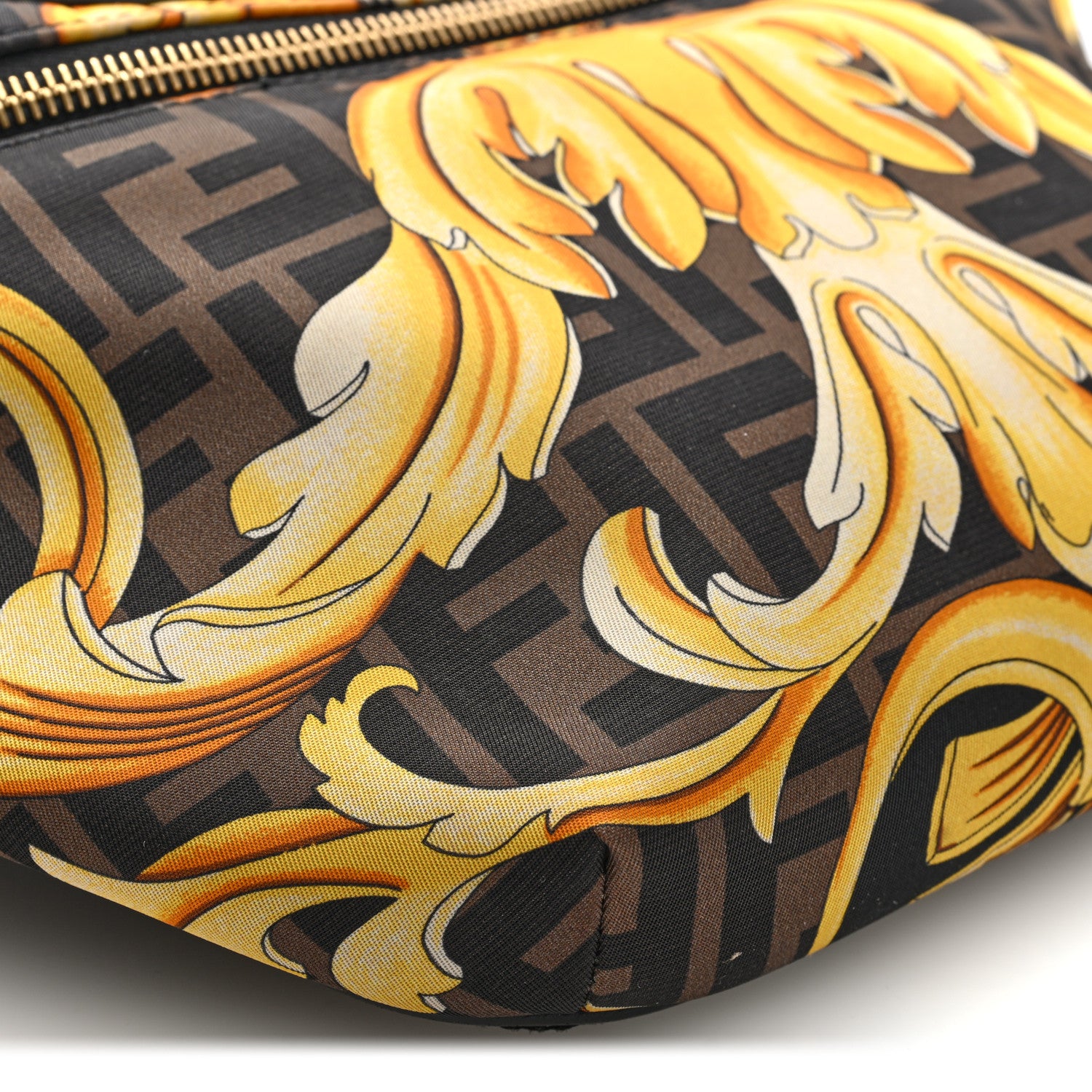 本日最終値下　VERSACE　バッグ　ヴェルサーチ　男女兼用　FENDI　傘 Fendi X VERSACE Nylon Cuoio Romano Fendace FF Baroque Belt Bag