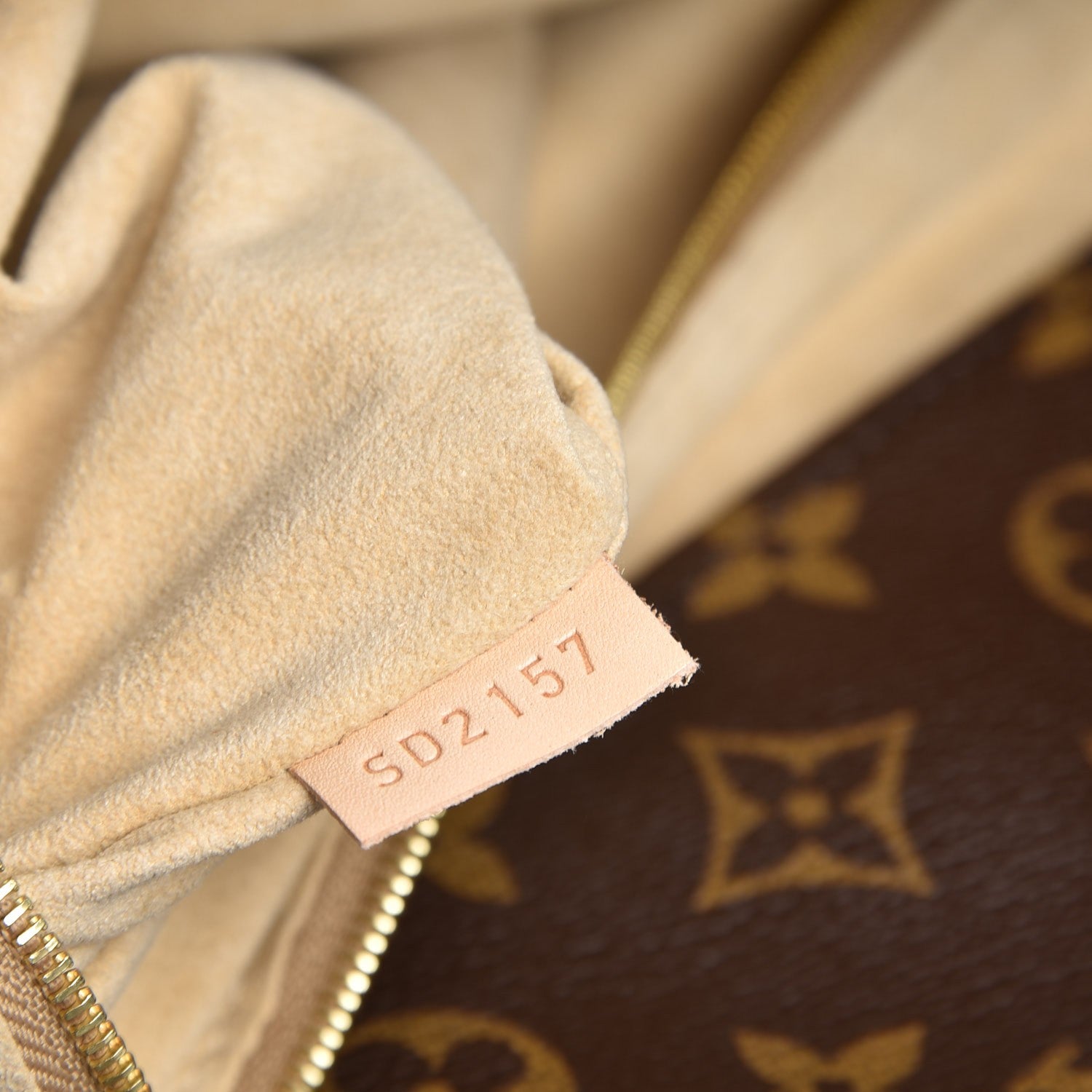 Louis Vuitton Monogram Artsy MM 8 of 8
