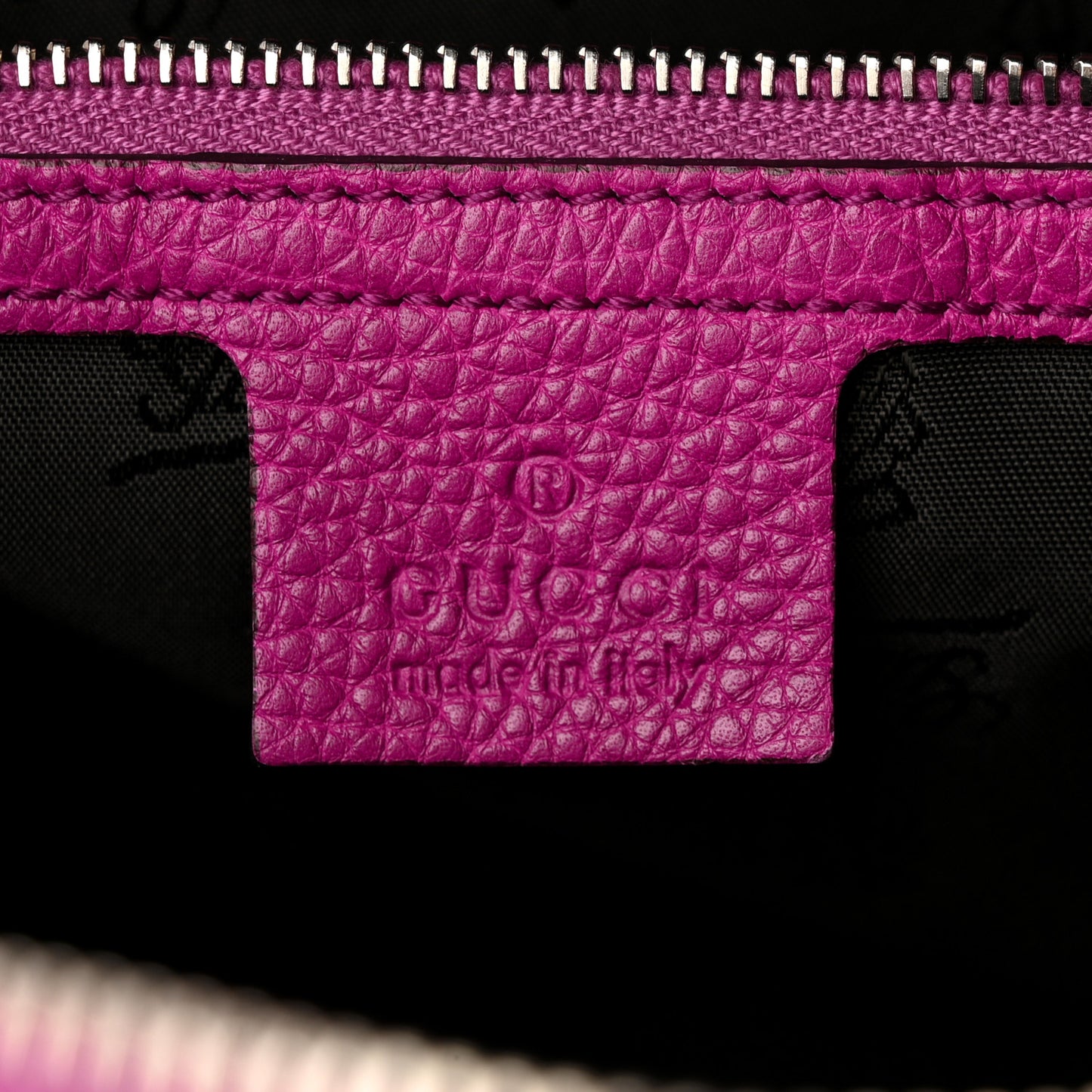 Guccissima Neoprene Techno Tag Medium Boston Magenta