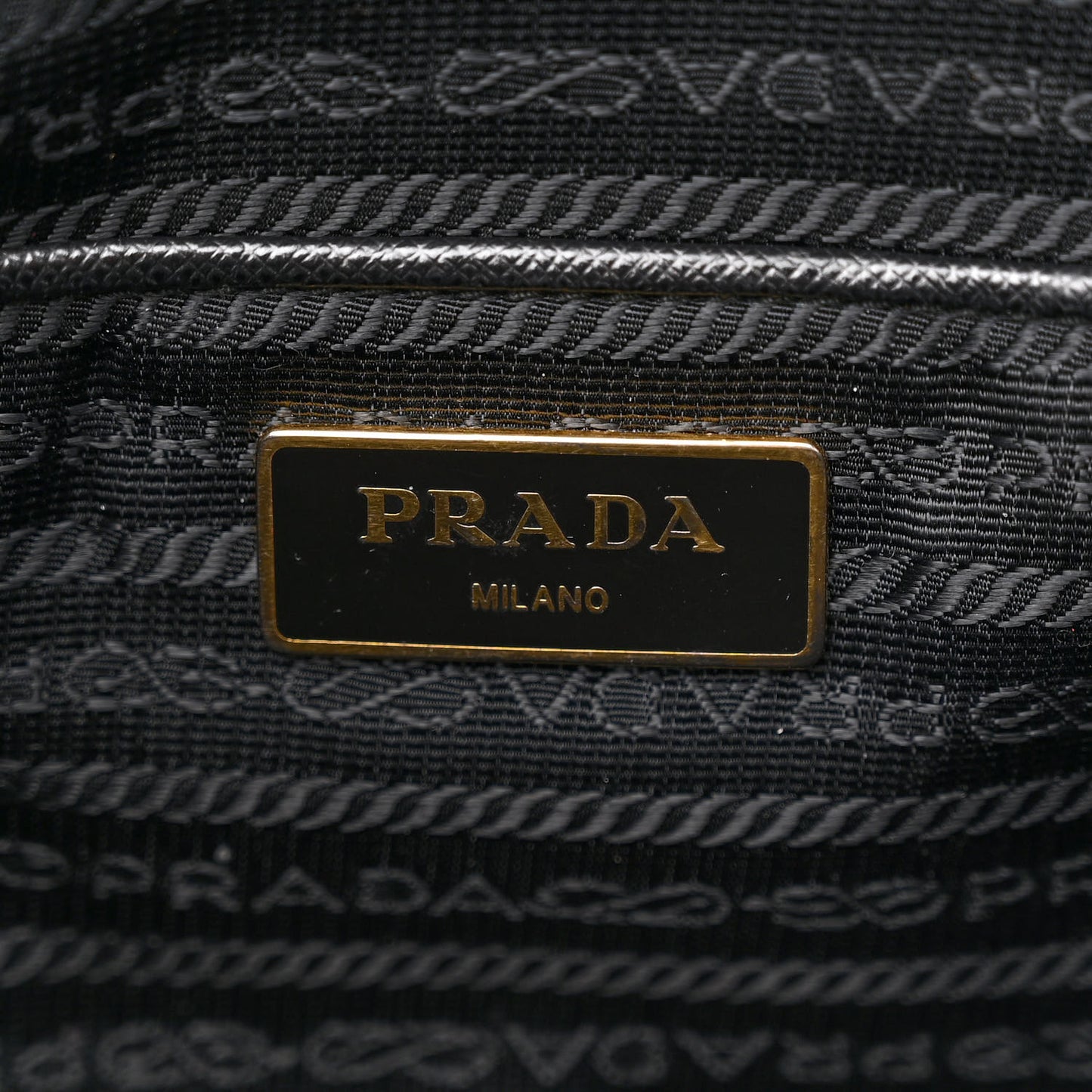 Saffiano Medium Galleria Double Zip Tote Black