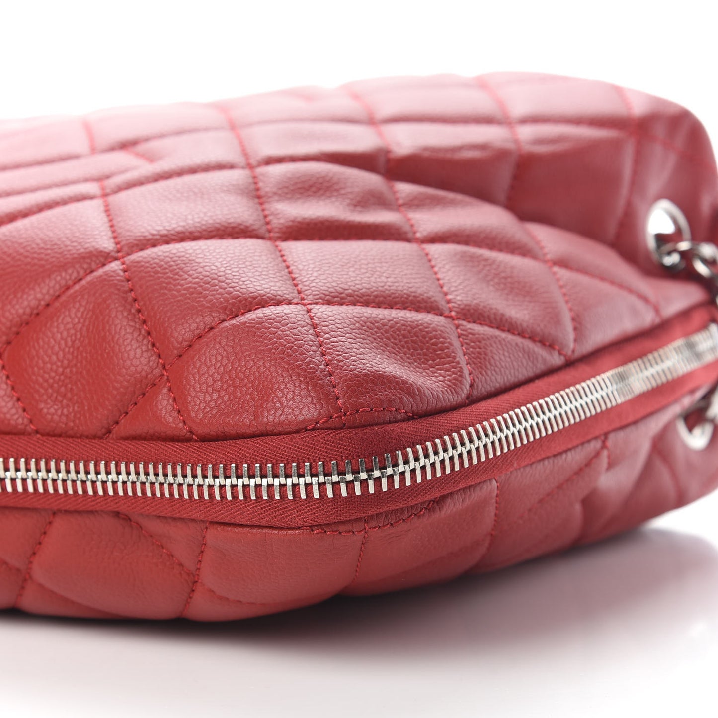 Caviar Quilted Expandable Zip Shoulder Bag Red