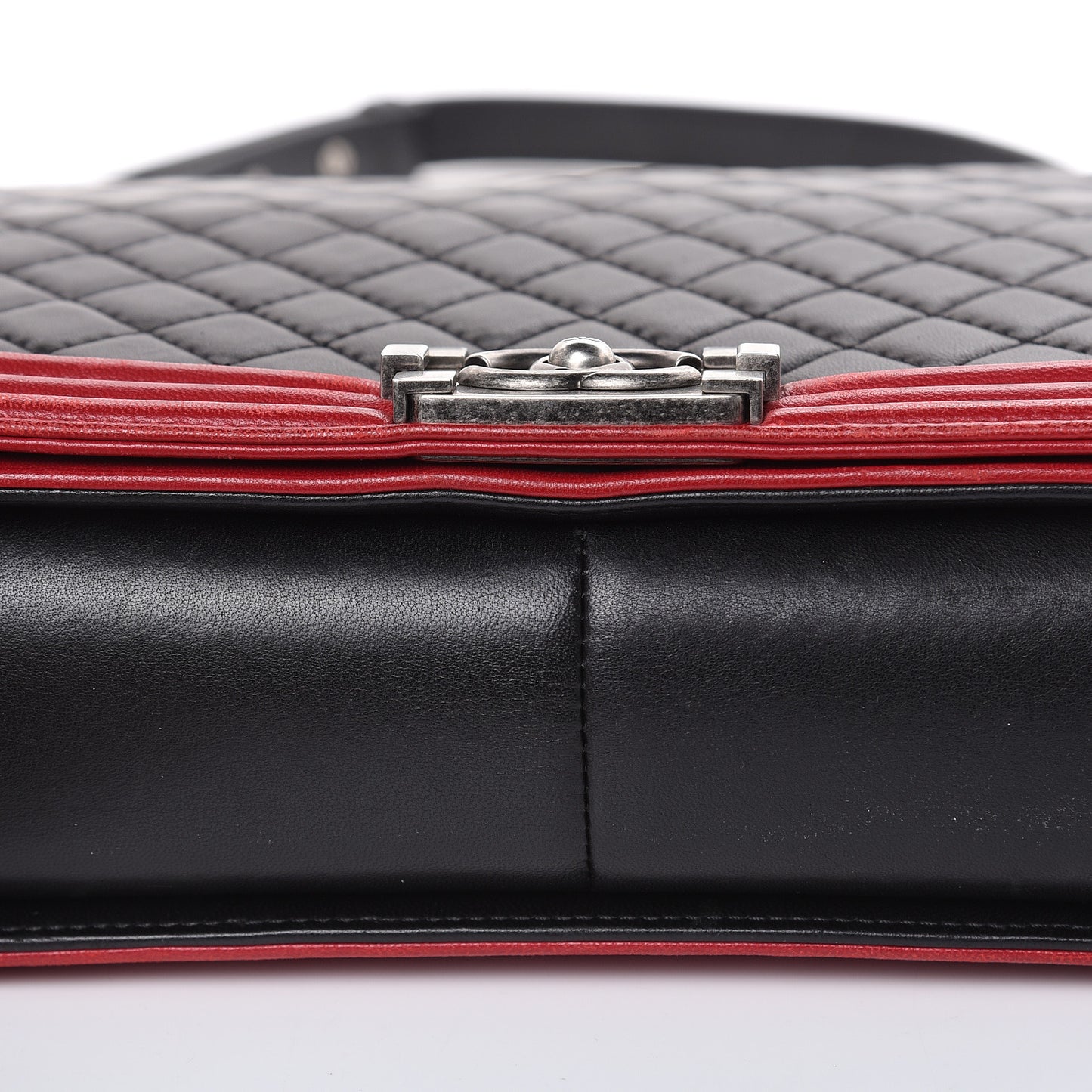 Lambskin Quilted Large Boy Flap Black Red