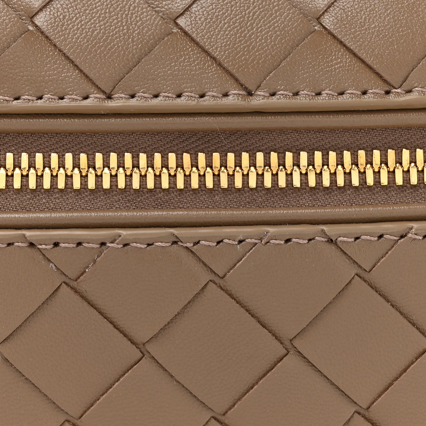 Calfskin Intrecciato Bang Bang Vanity Case Pinecone