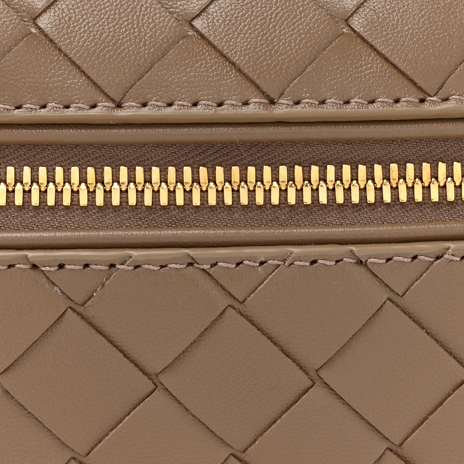Bottega Veneta Calfskin Intrecciato Bang Bang Vanity Case Pinecone 8 of 10