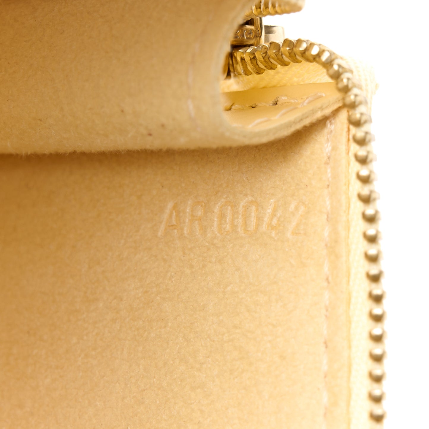 Epi Pochette Accessories 24 Vanilla
