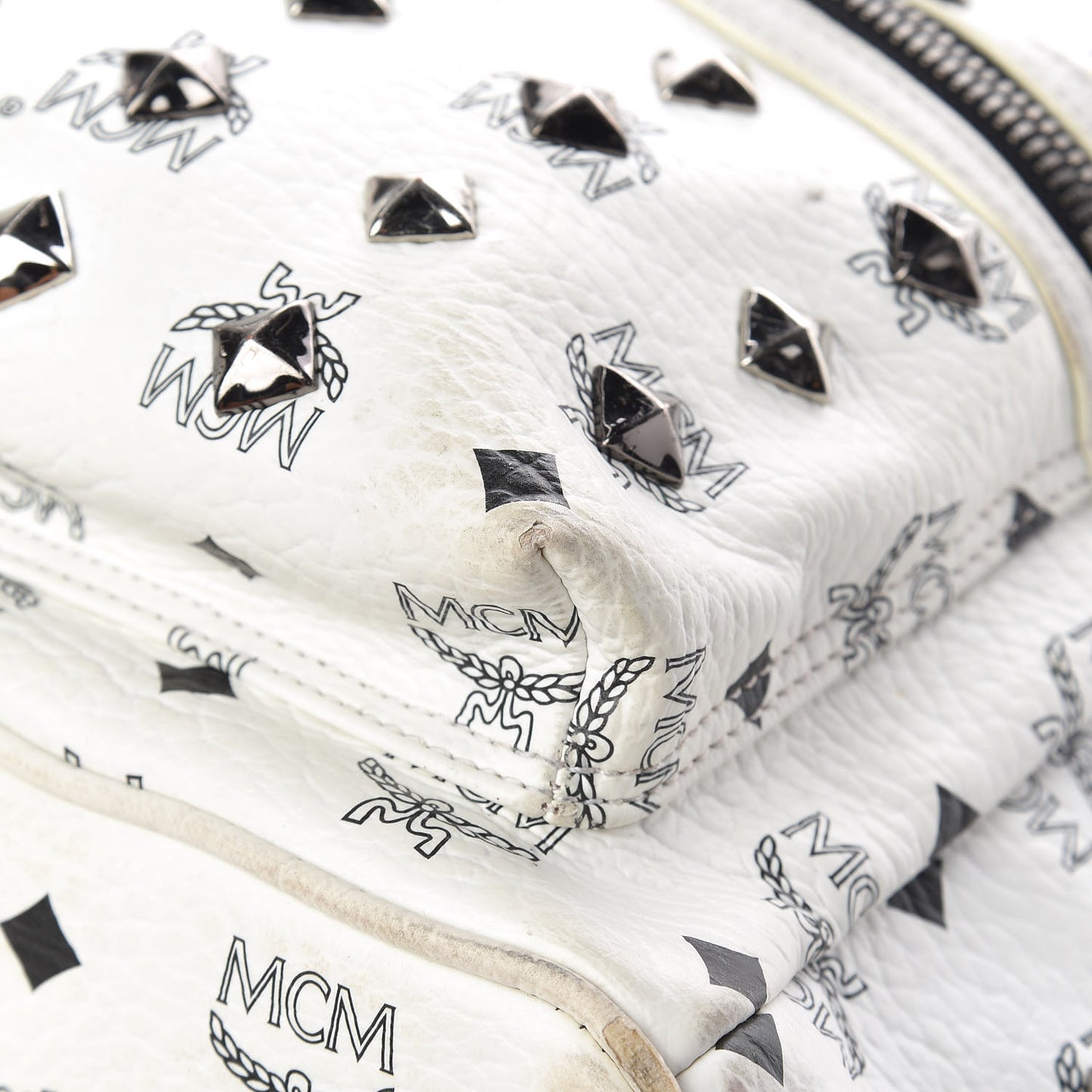 Visetos Studded Medium Stark Backpack White