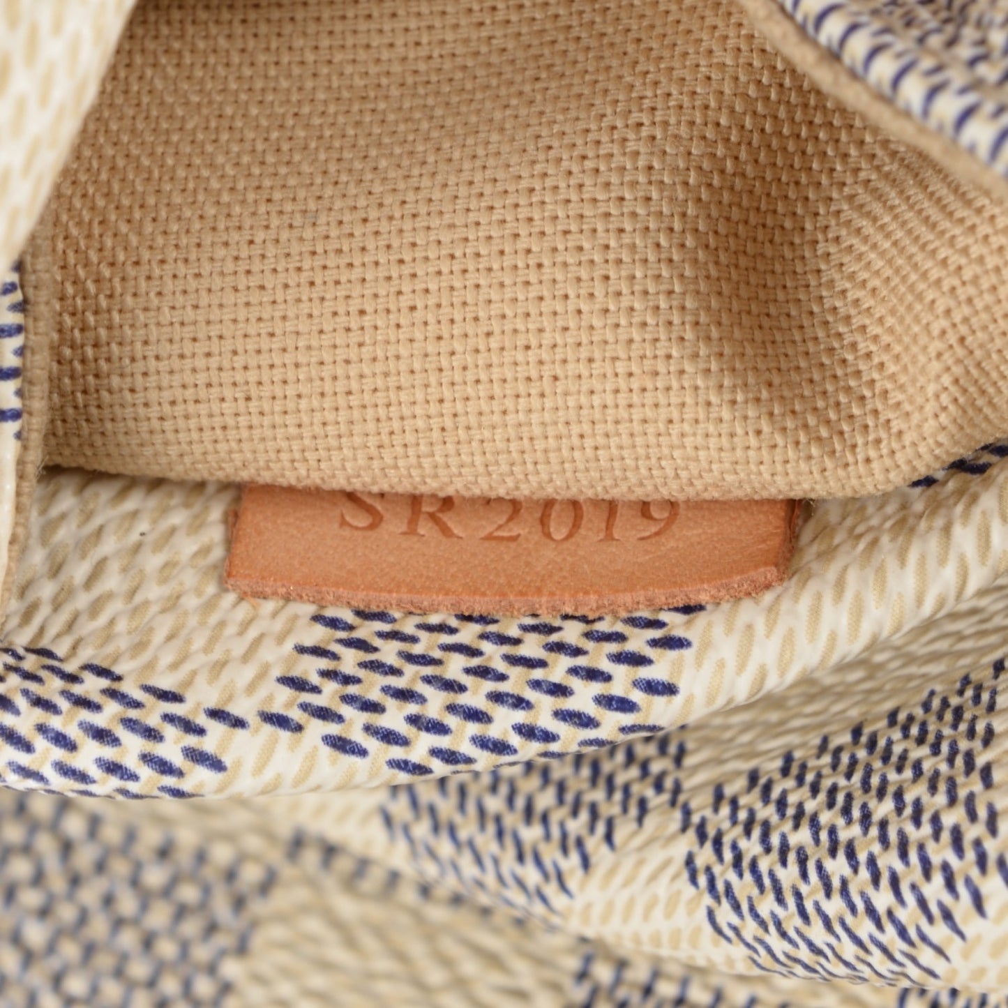 Damier Azur Totally MM