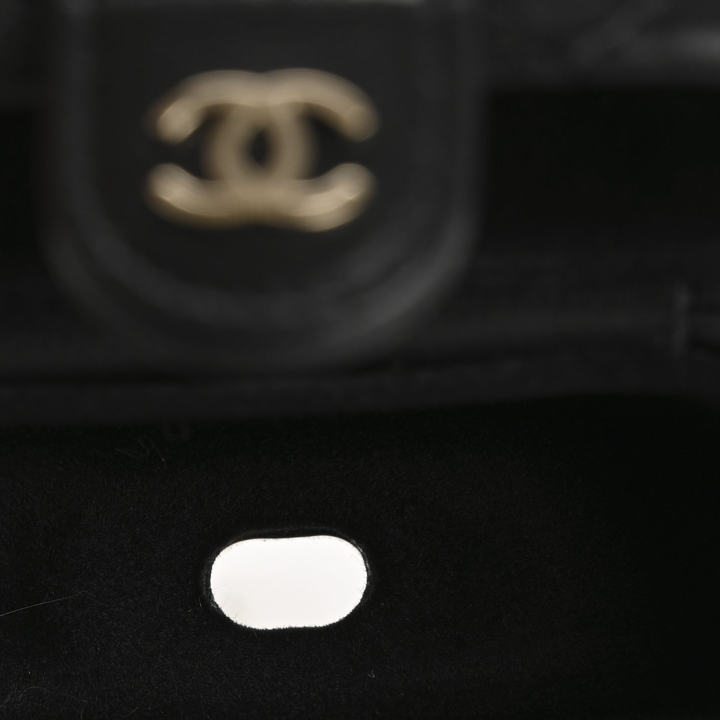 Lambskin Quilted Airpods Pro Case With Chain Black