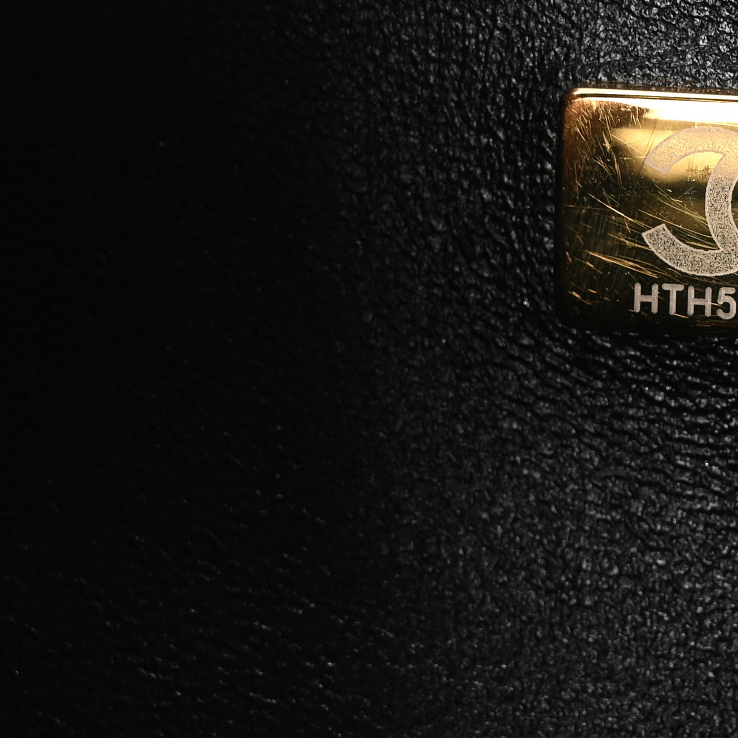 Caviar Quilted Medium Boy Flap Black