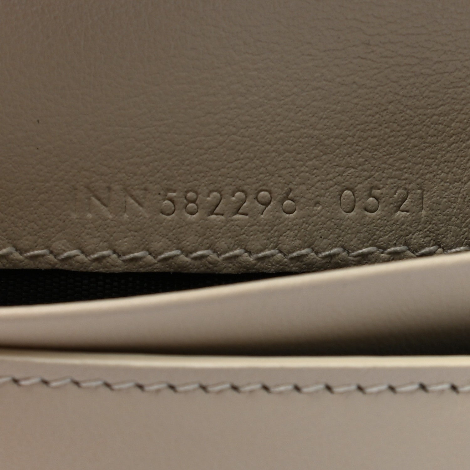 Saint Laurent Shiny Calfskin Crocodile Embossed Monogram Uptown Compact Wallet White Vintage 7 of 8