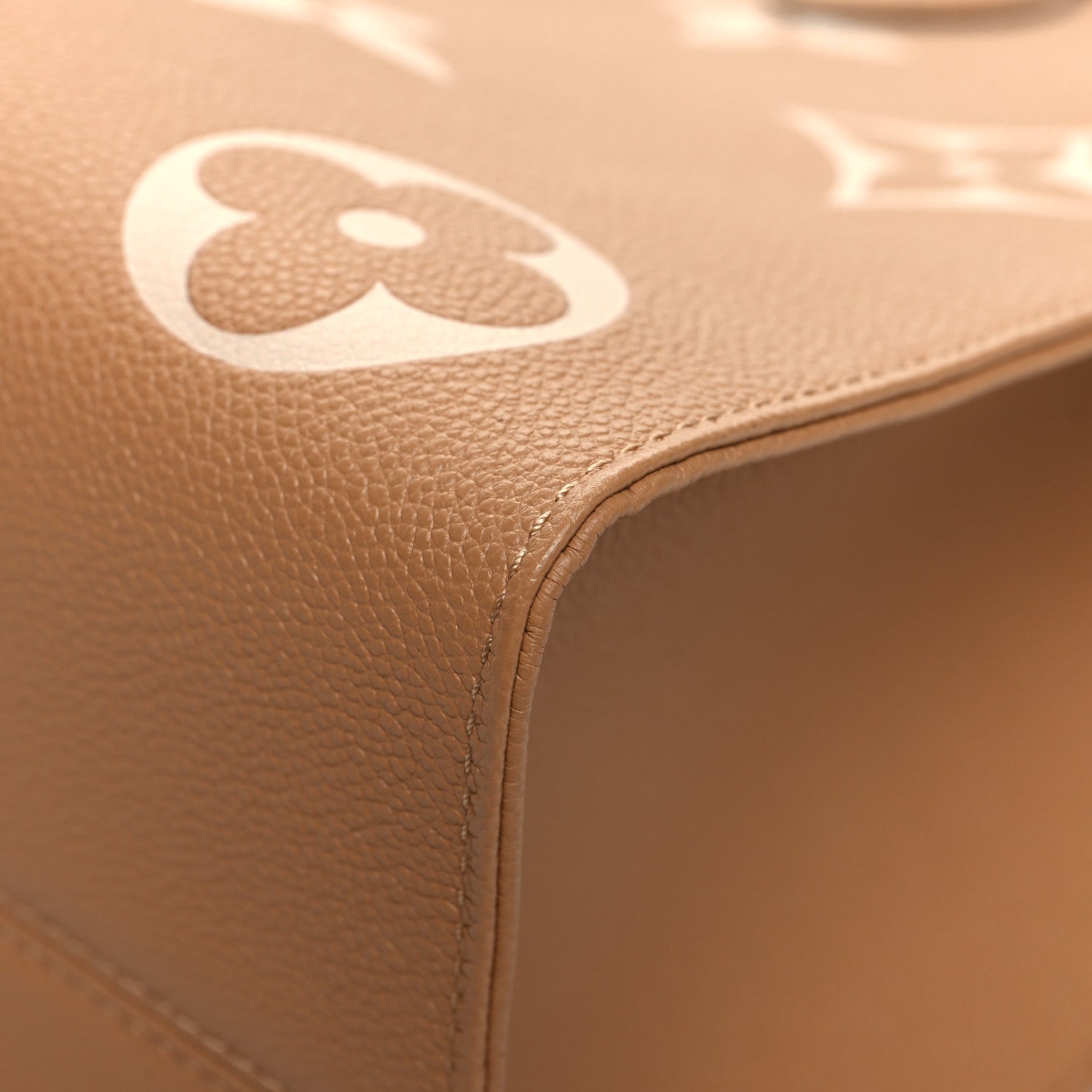 Louis Vuitton Empreinte Monogram Giant Onthego MM Arizona Creme 8 of 10