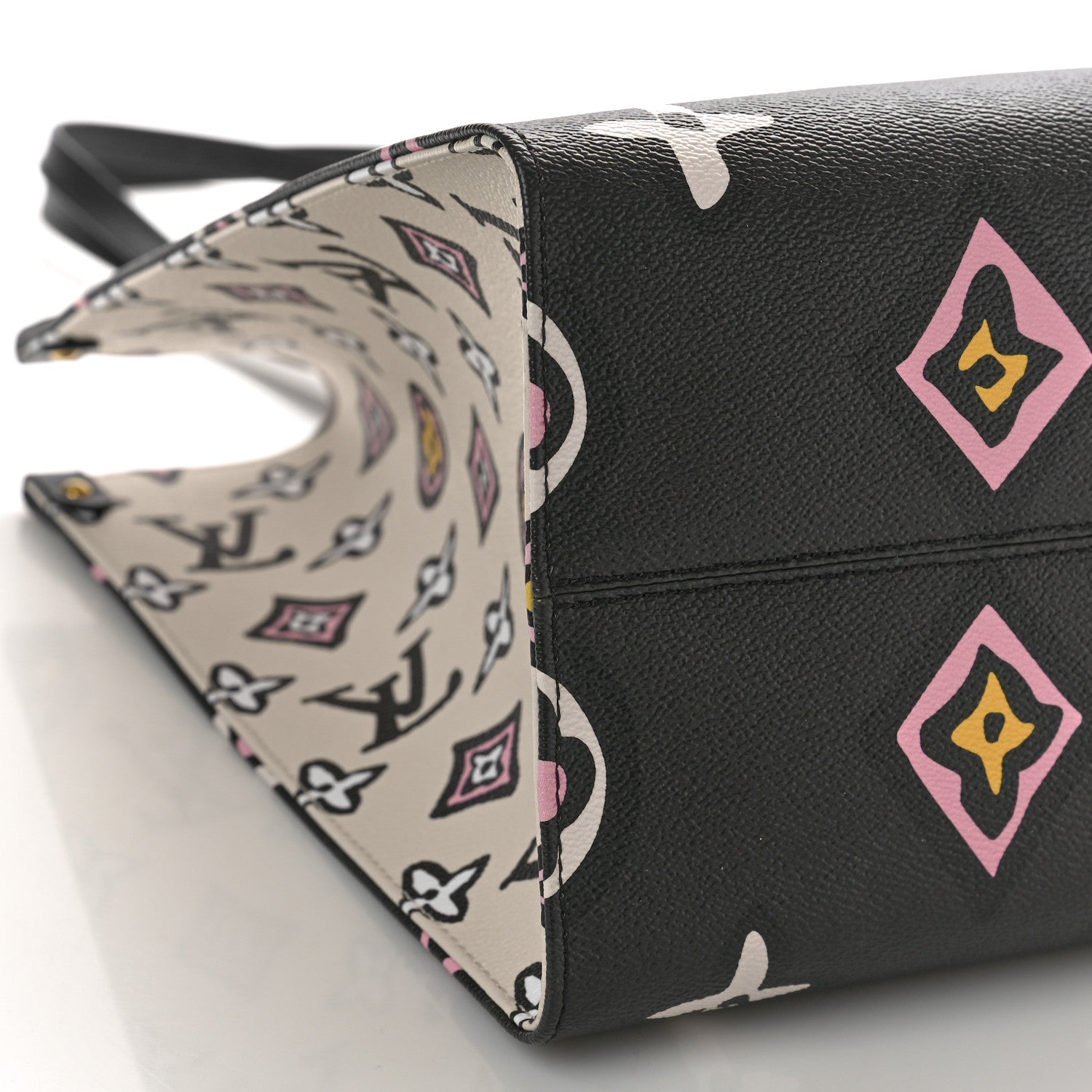 Louis Vuitton Monogram Giant Wild At Heart Onthego GM Black 8 of 10