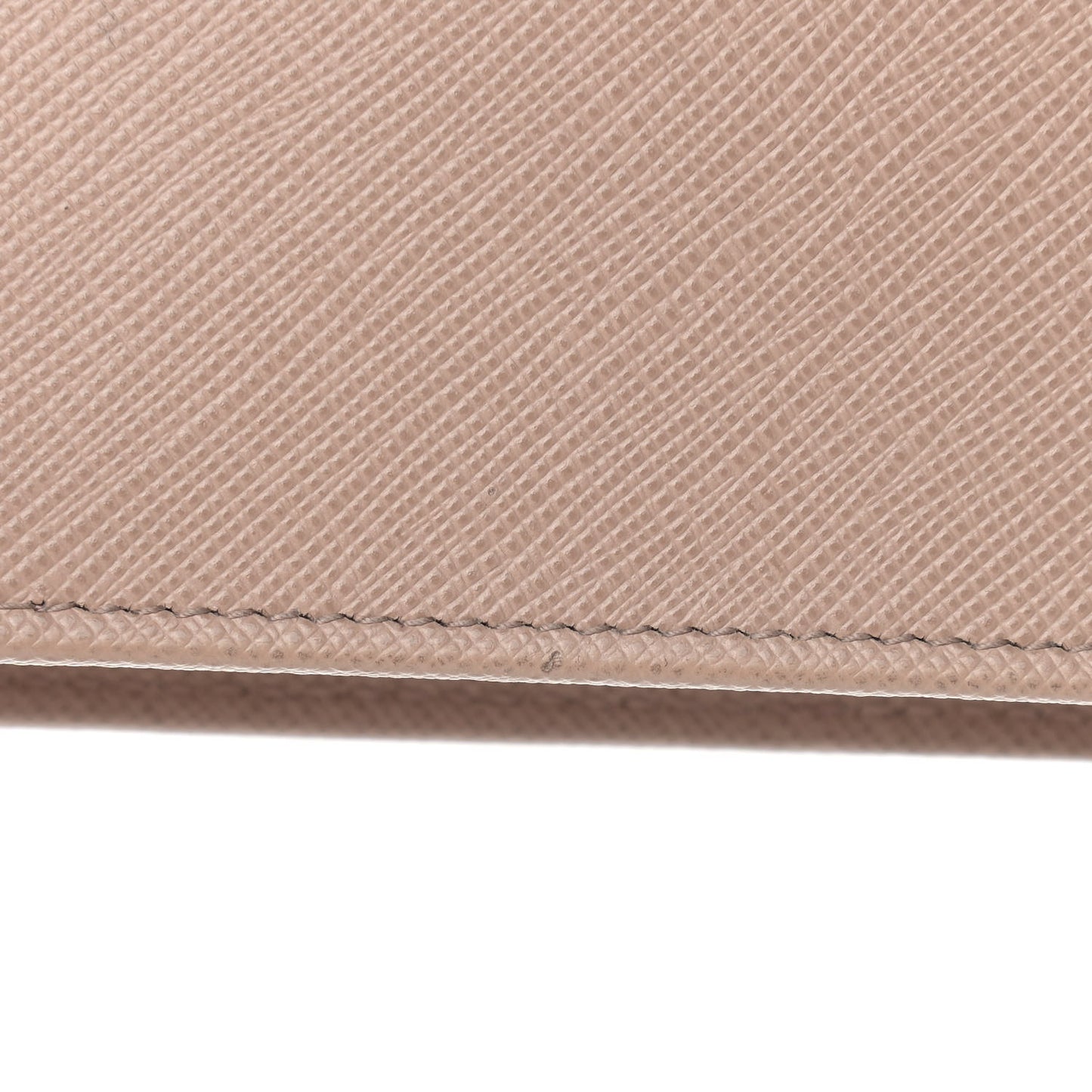 Saffiano Lux Monocrome Chain Wallet Cipria