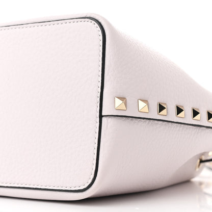 Valentino Garavani Grainy Calfskin Calfskin Rockstud Bucket Bag Light Grey 9 of 12