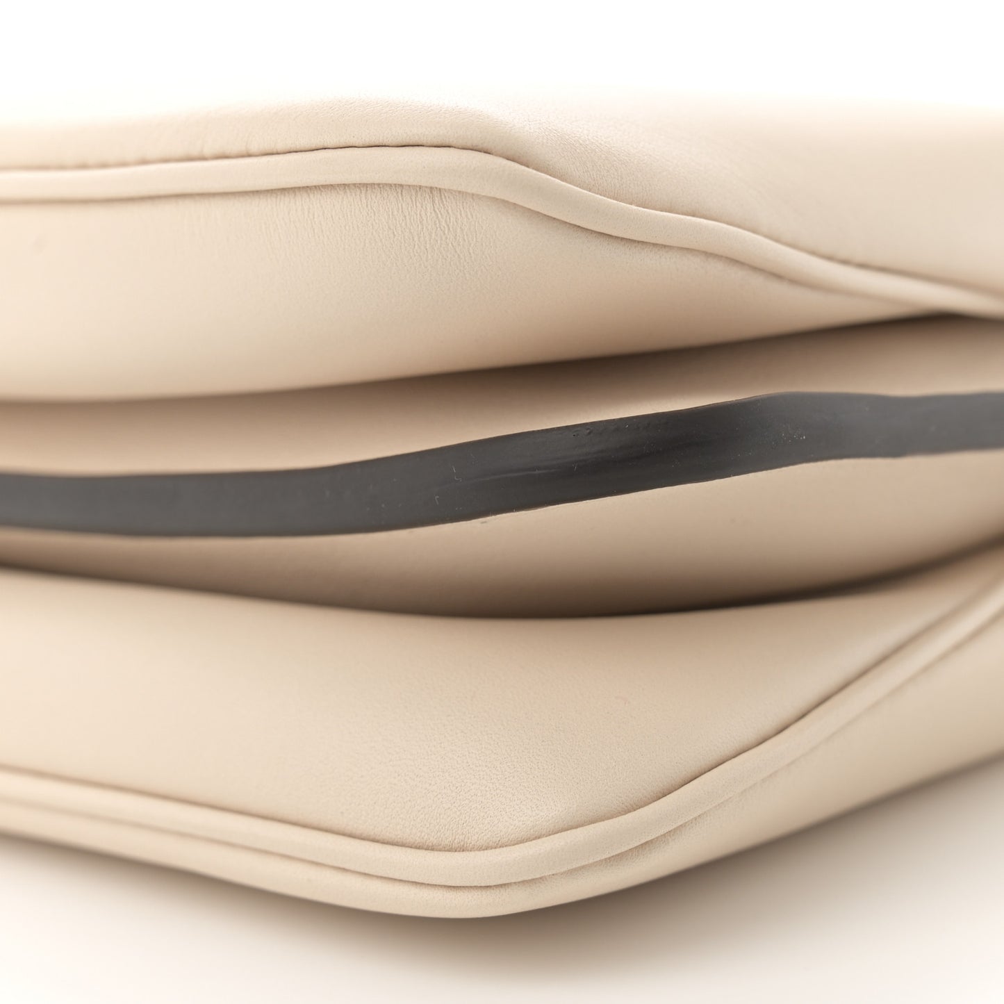 Vitello Medium Soft Peekaboo Camelia