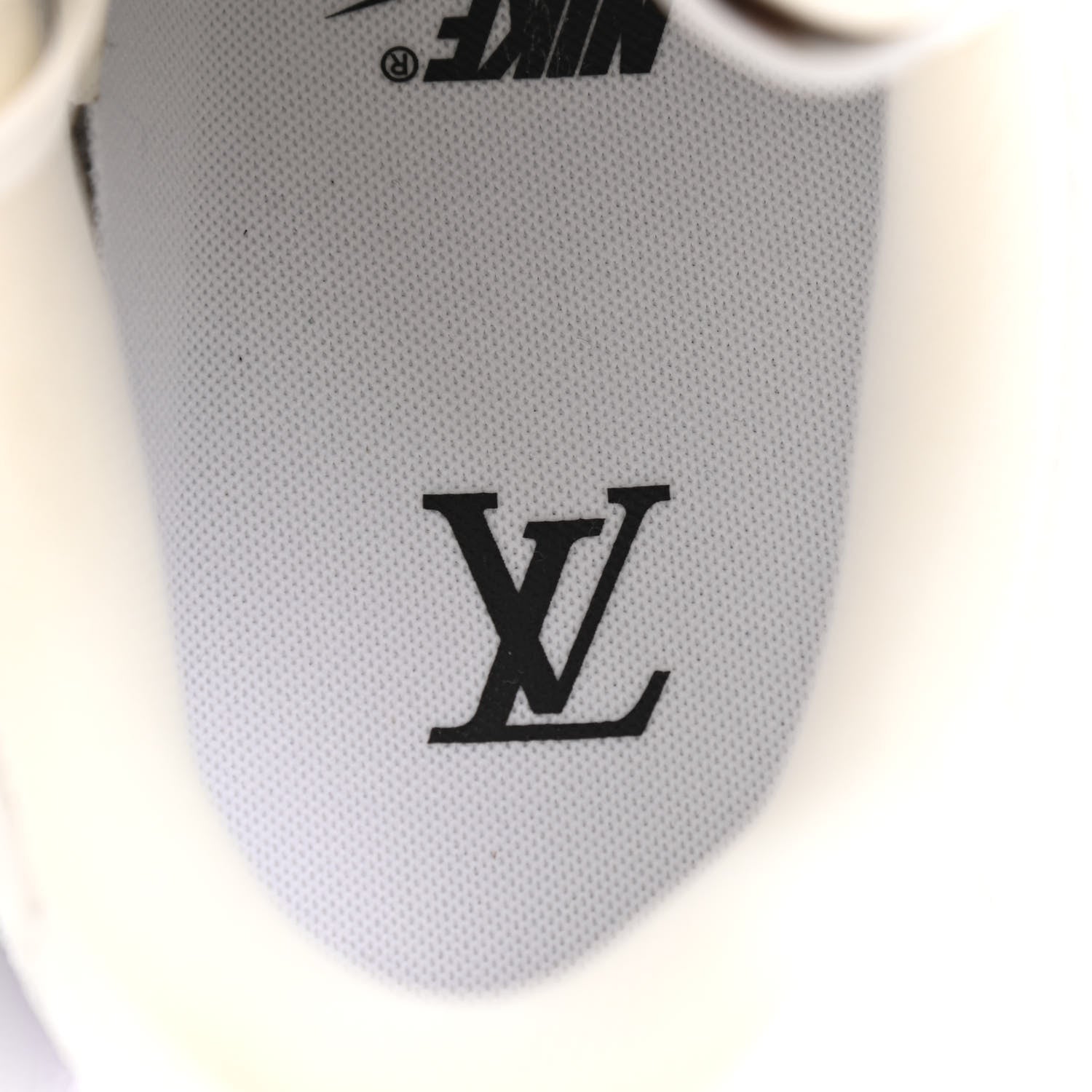 Louis Vuitton X NIKE AIR FORCE 1 Calfskin Monogram Mens Low Top Sneakers 9 White 7 of 8
