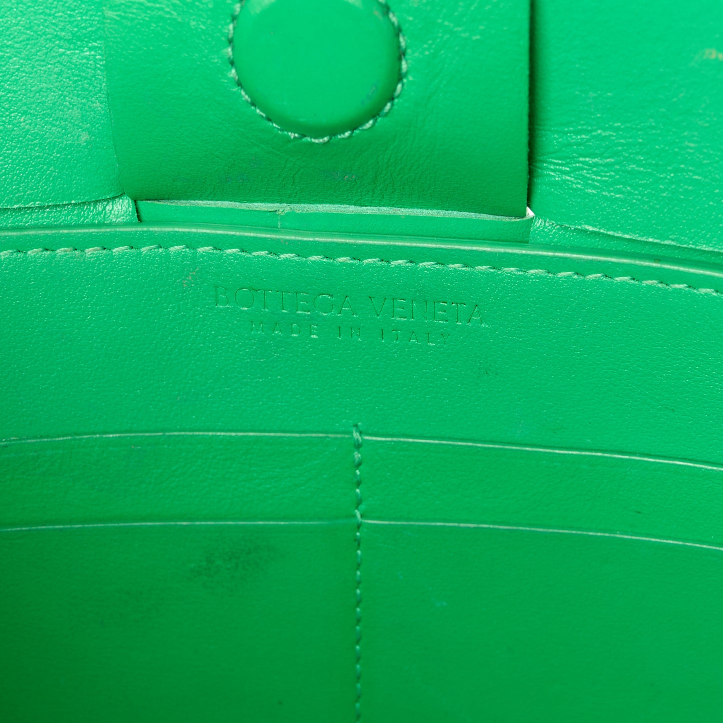 Calfskin Maxi Intrecciato Cassette Pouch On Strap Parakeet