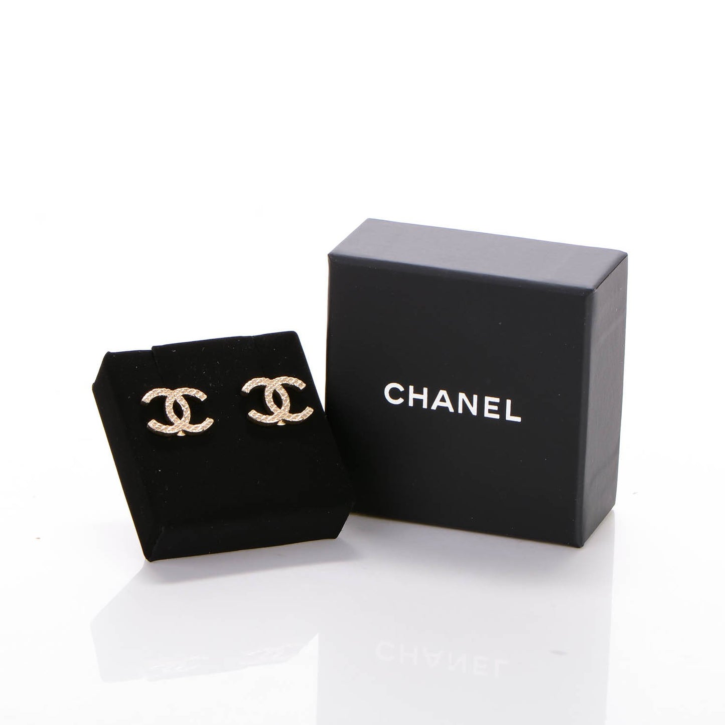 Quilted CC Earrings Light Gold