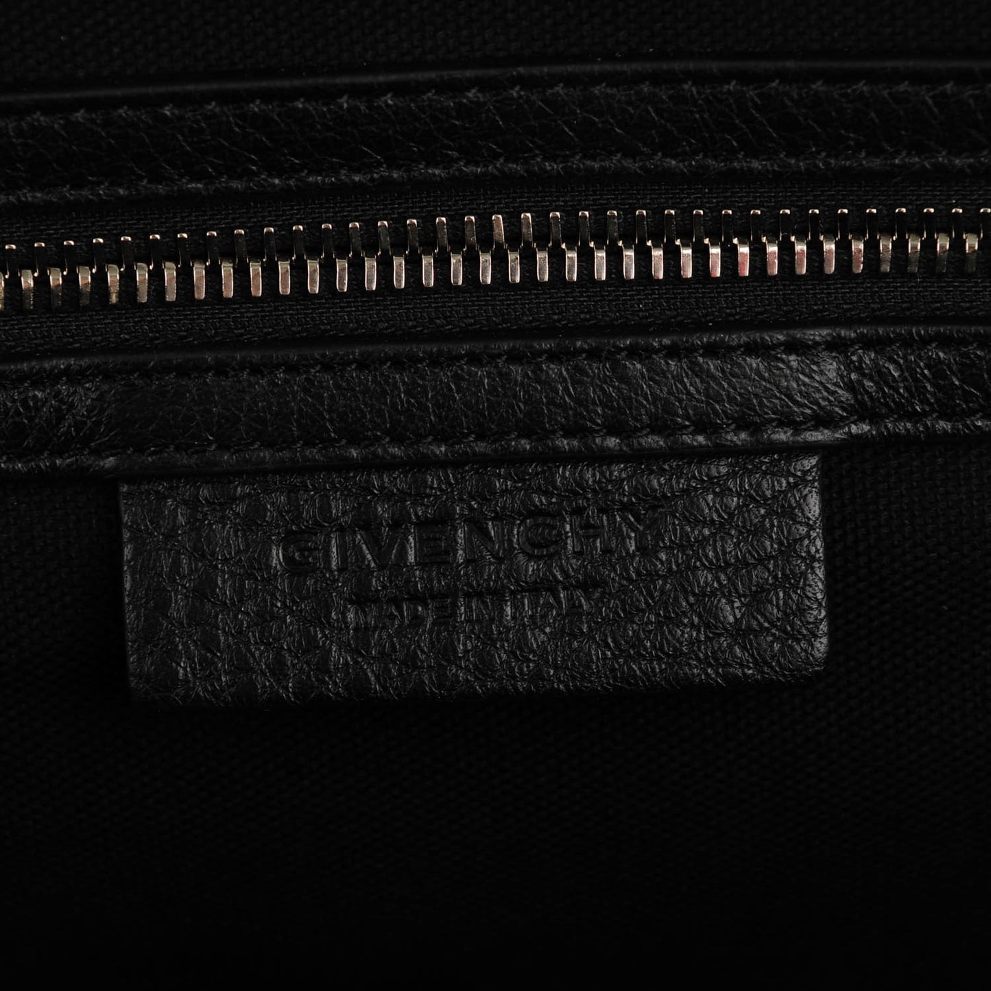 Waxy Grained Calfskin Medium Nightingale Black