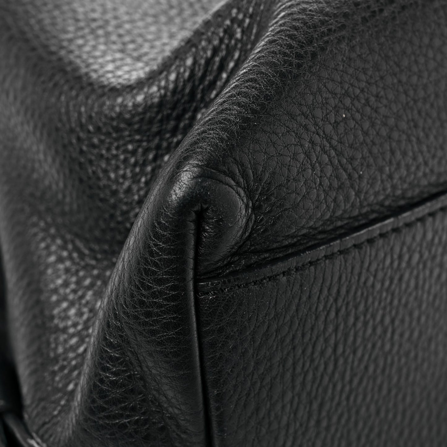 Waxy Grained Calfskin Medium Nightingale Black