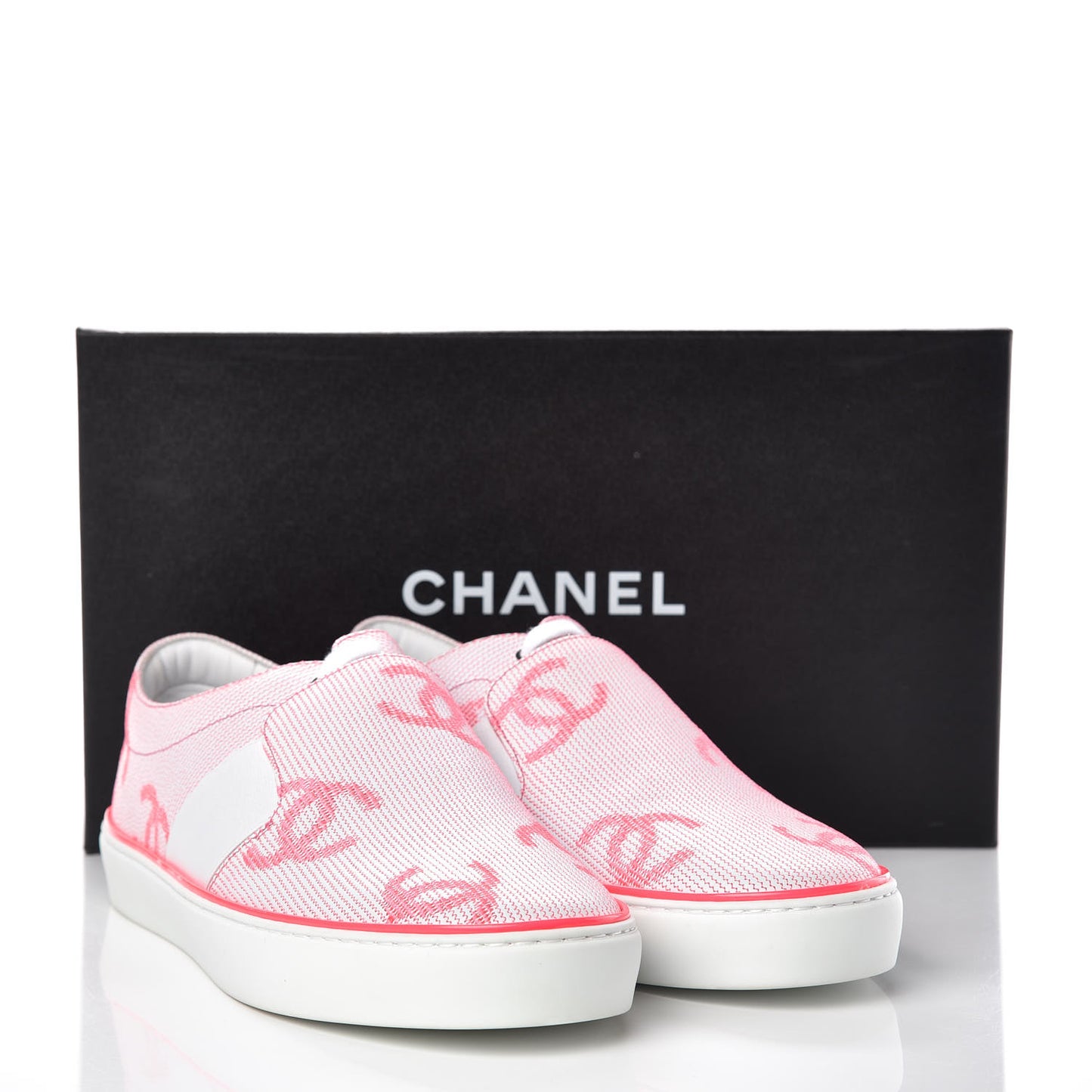 Embroidered Calfskin Womens CC Sneakers 40 White Fluo Pink