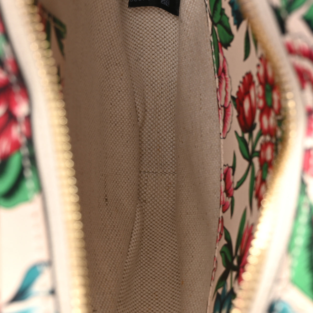 Gucci Calfskin Matelasse Diagonal Brit Roses Print Mini Interlocking G Heart Shoulder Bag  White Multicolor 5 of 10