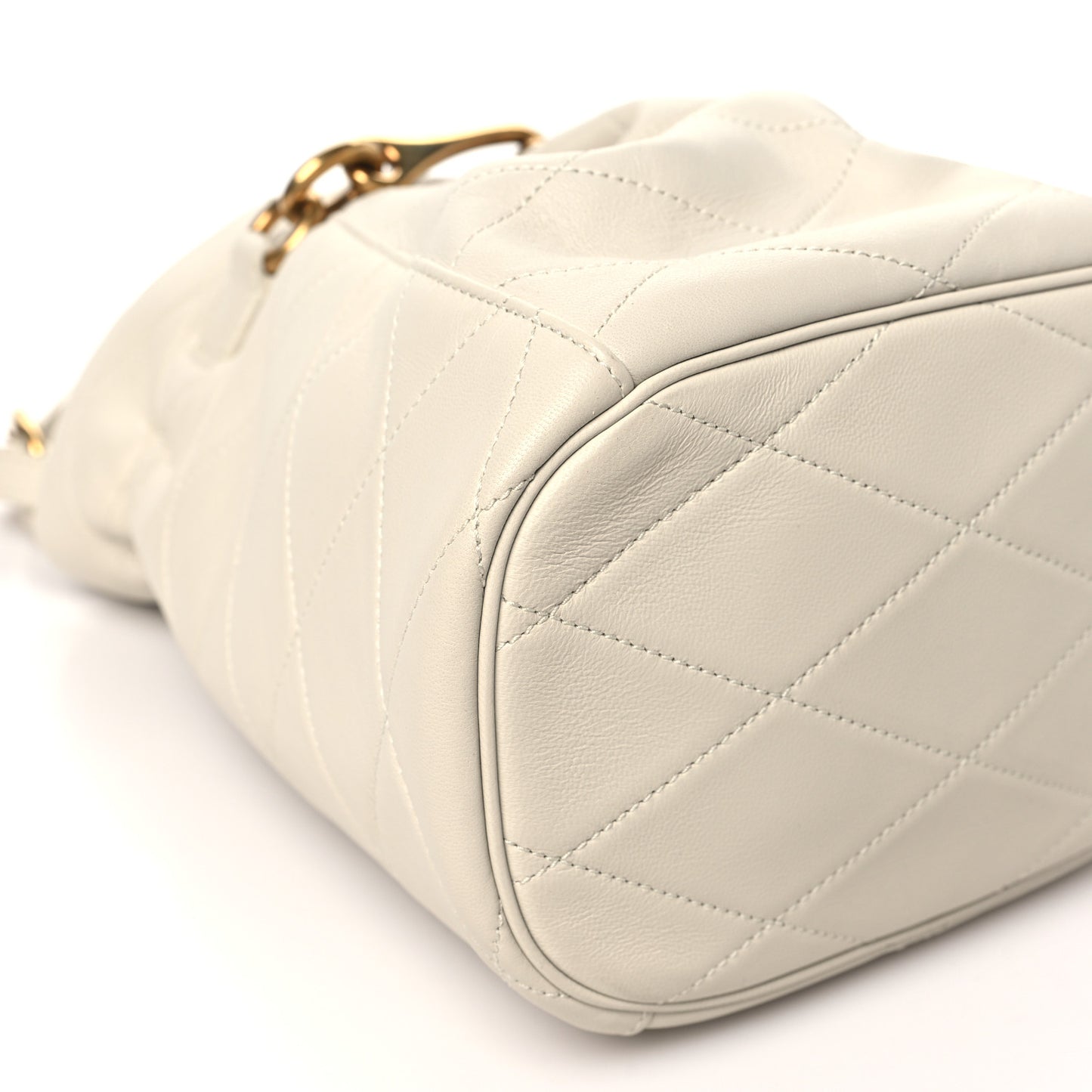 Lambskin Quilted Le Maillon Bucket Bag Crema Soft