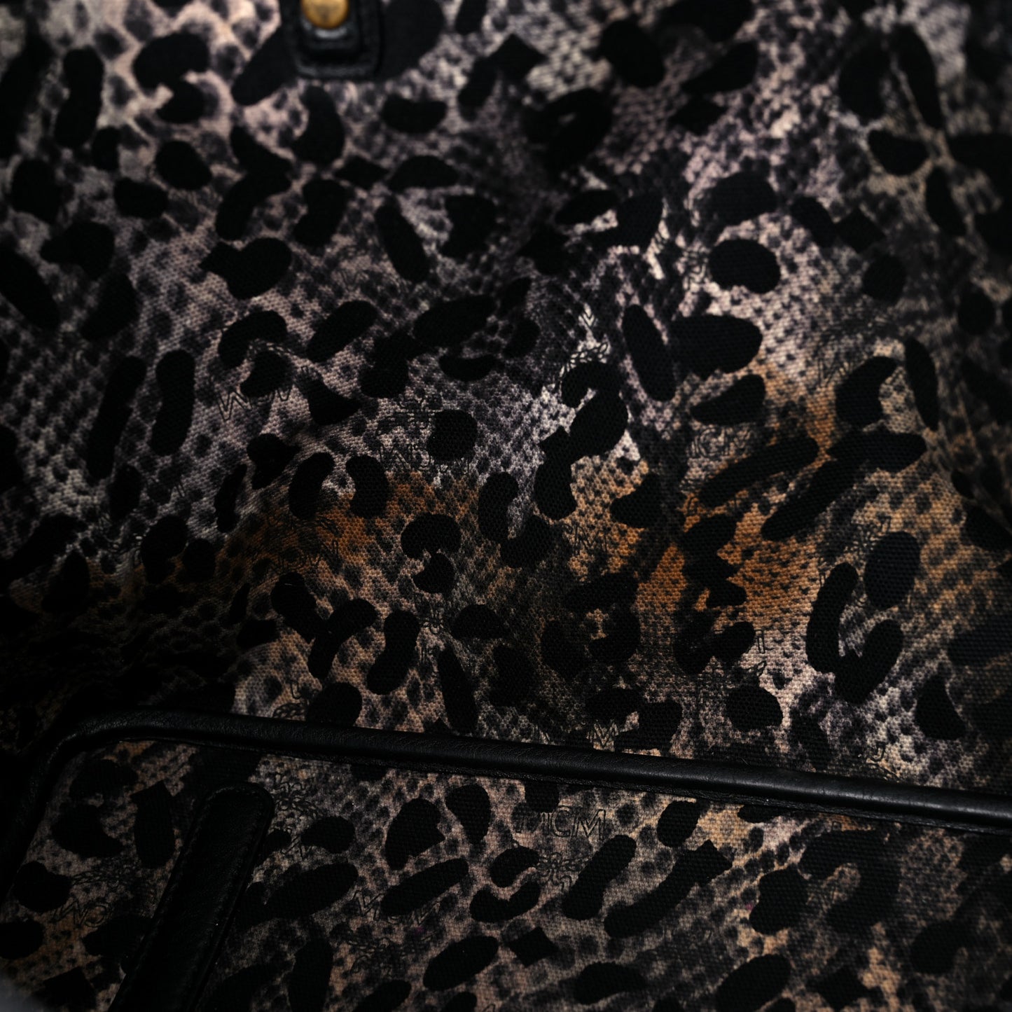 Visetos Medium Project Reversible Shopper Tote Black