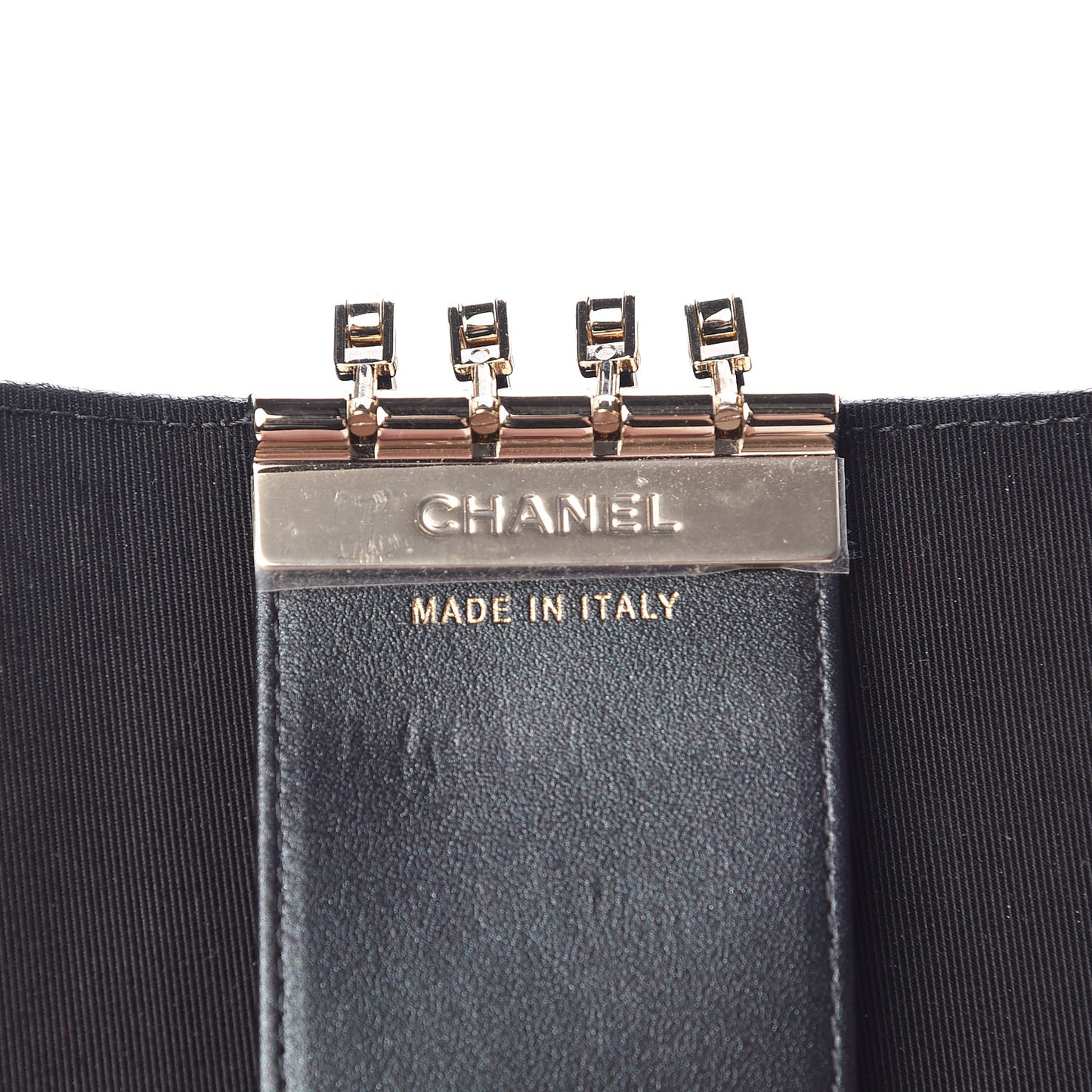 Iridescent Caviar Quilted Classic 4 Key Holder Wallet Black