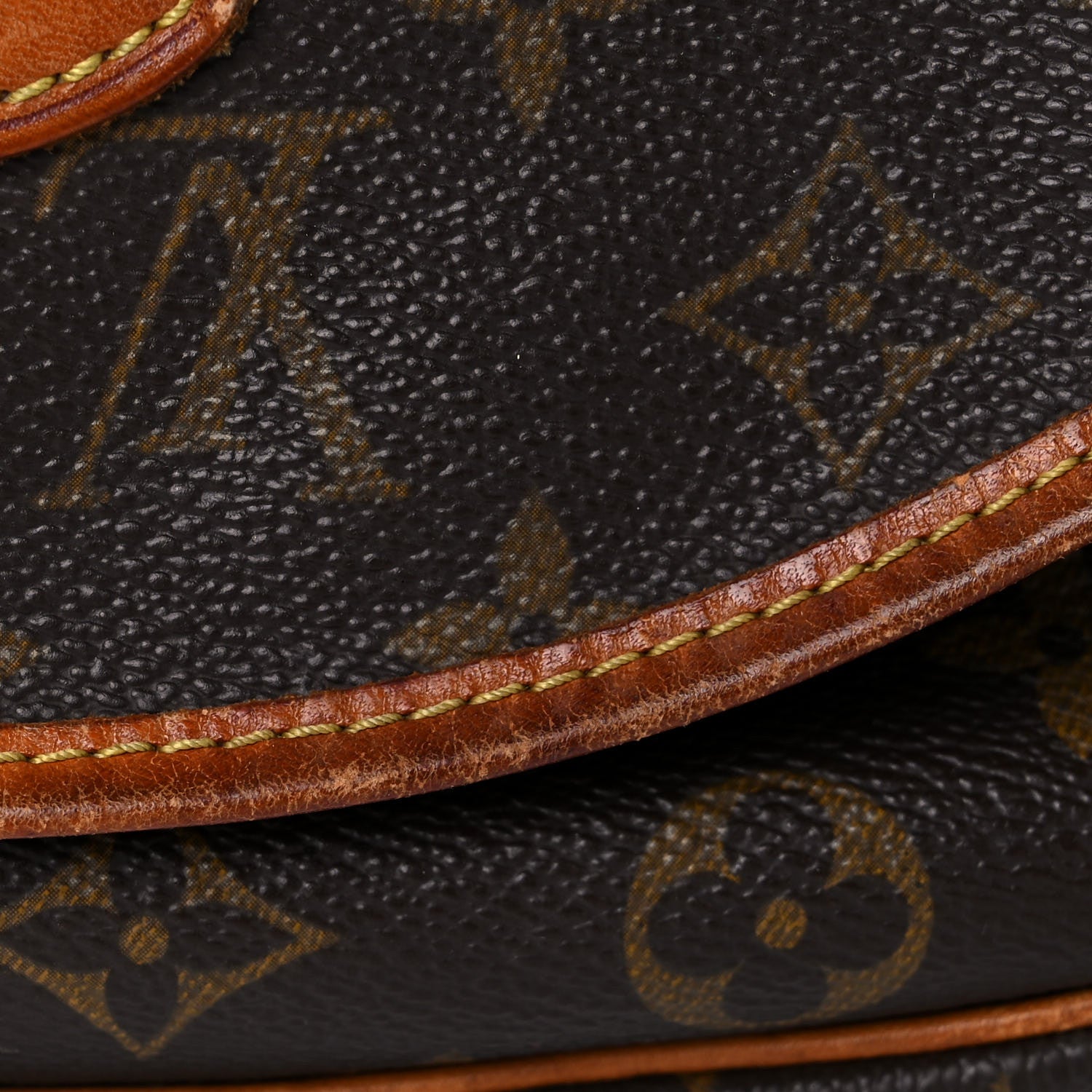 Louis Vuitton Monogram Saumur 30 34 of 41