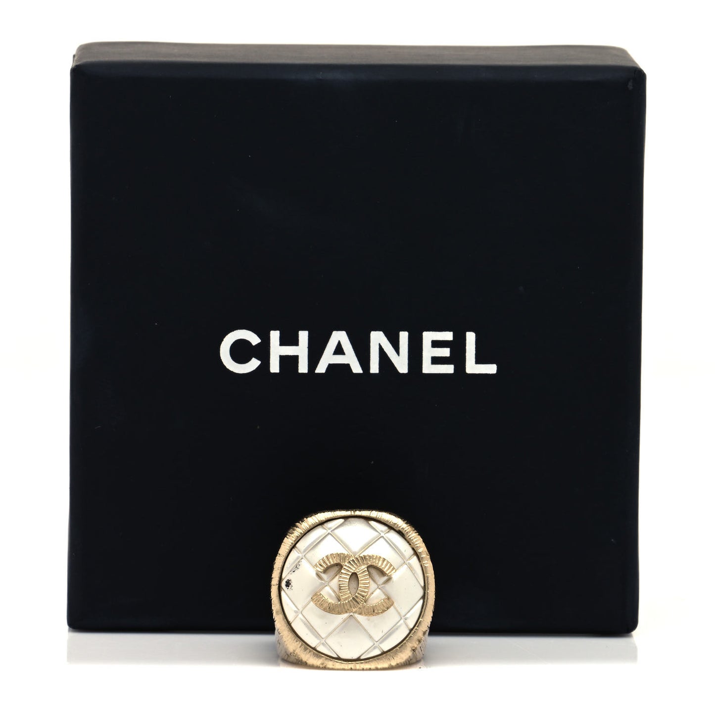 Metal Quilted CC Ring 6 Gold Pearly White