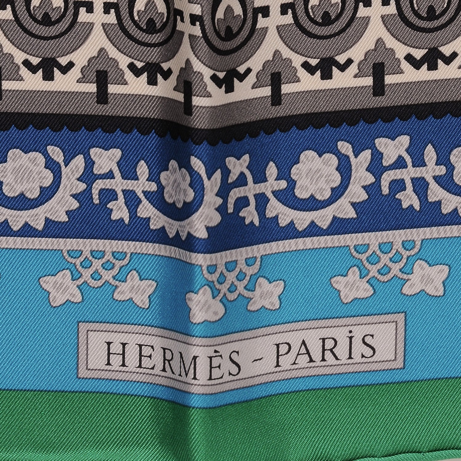Hermes Silk Mousseline Brins D Or 90 Scarf Emeraude Blanc Bleu 4 of 7