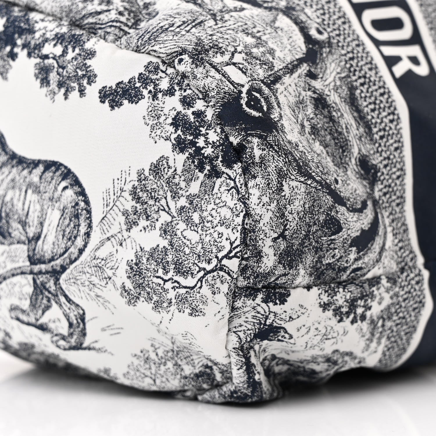 Christian Dior Technical Fabric Embroidered Toile De Jouy Sauvage DiorTravel Pouch Blue 10 of 11