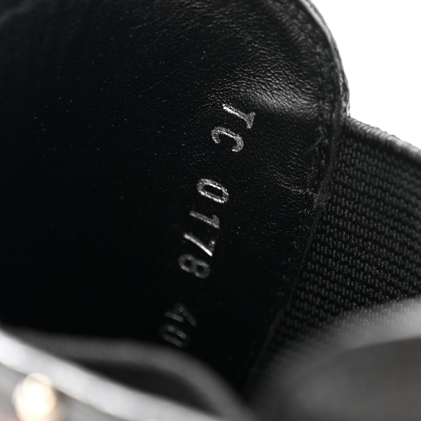 Grained Calfskin Monogram Discovery Flat Ankle Boots 40