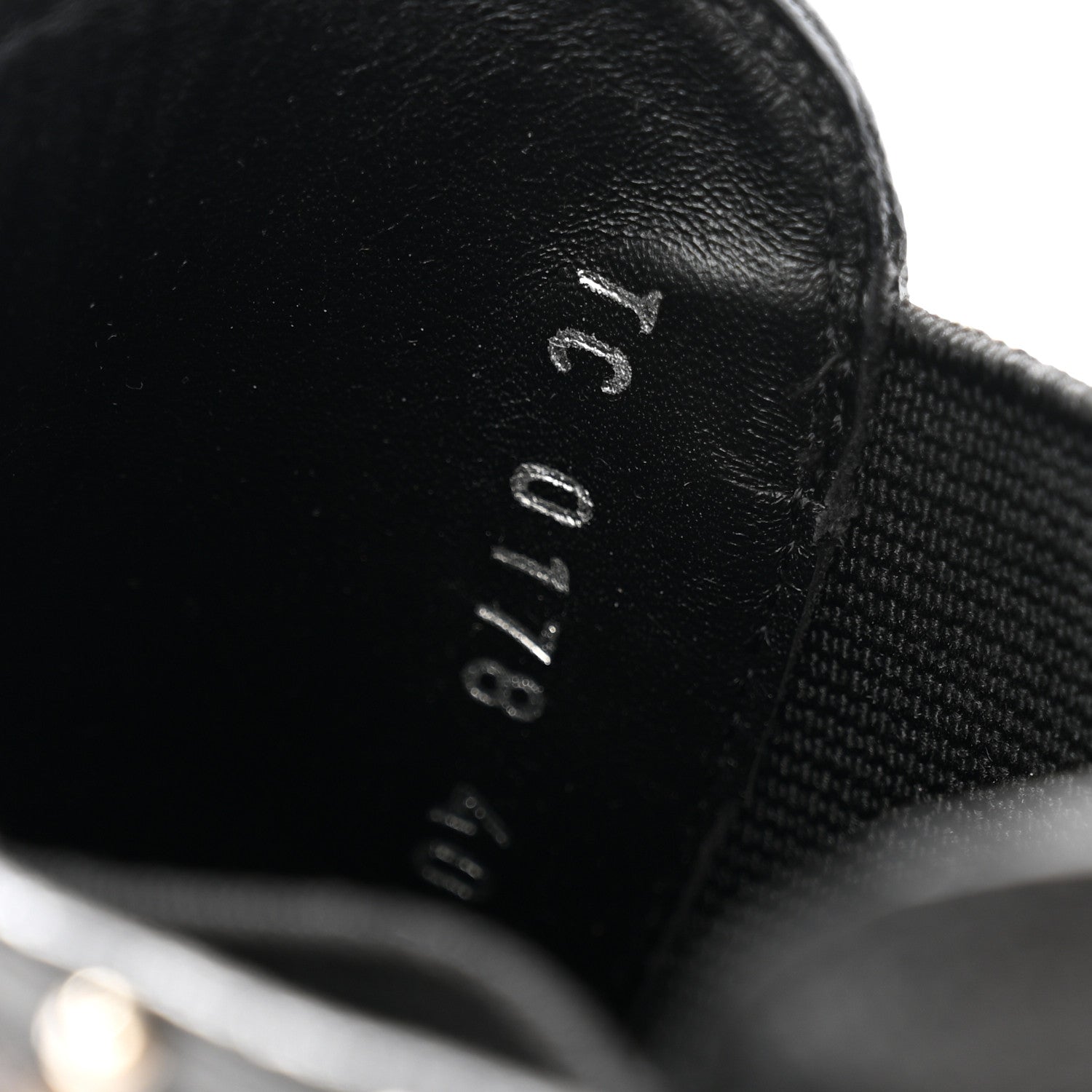 Louis Vuitton Grained Calfskin Monogram Discovery Flat Ankle Boots 40 8 of 13