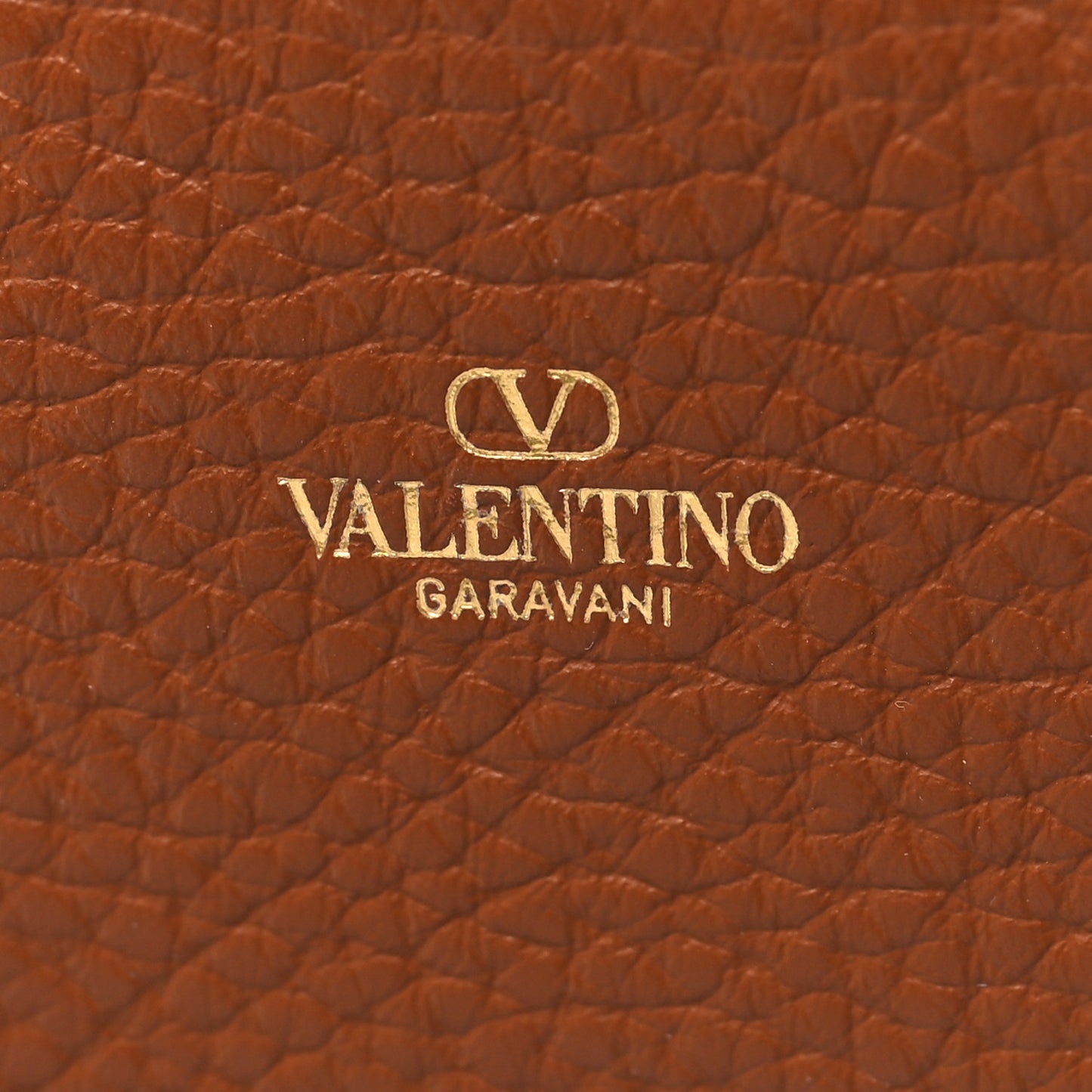 Raffia Grained Calfskin Medium Rockstud Vlogo Tote Naturale